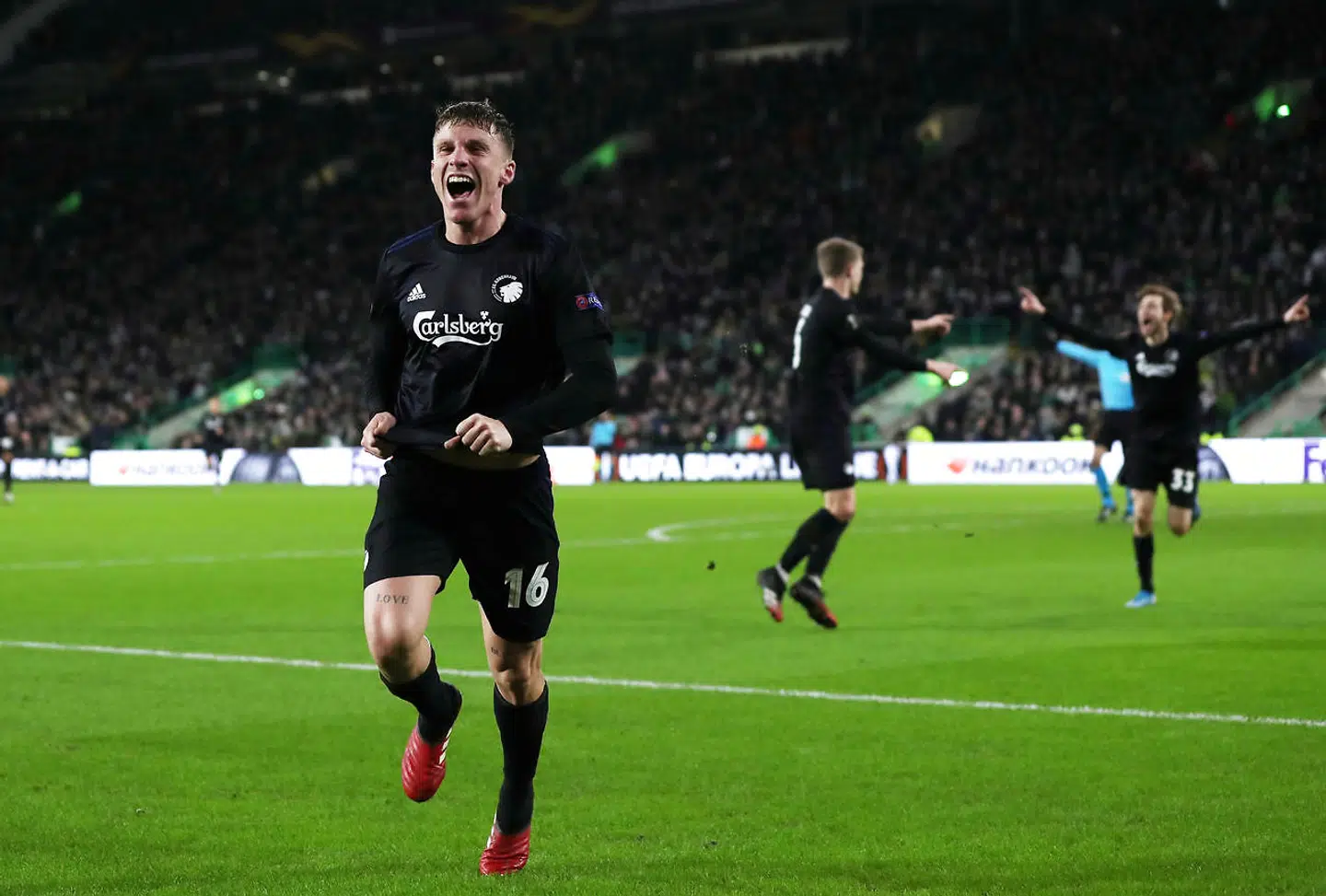 Pep Biel fejrer den vigtige scoring mod Celtic.