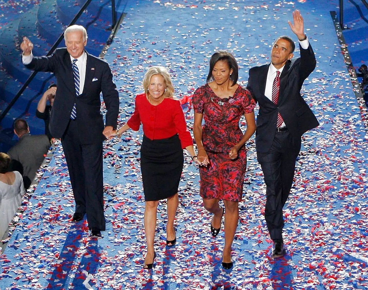 Triumf. Efter sejren ved præsidentvalget i 2008. Barack og Michelle Obama og Joe og Jill Biden på scenen i Chicago.
