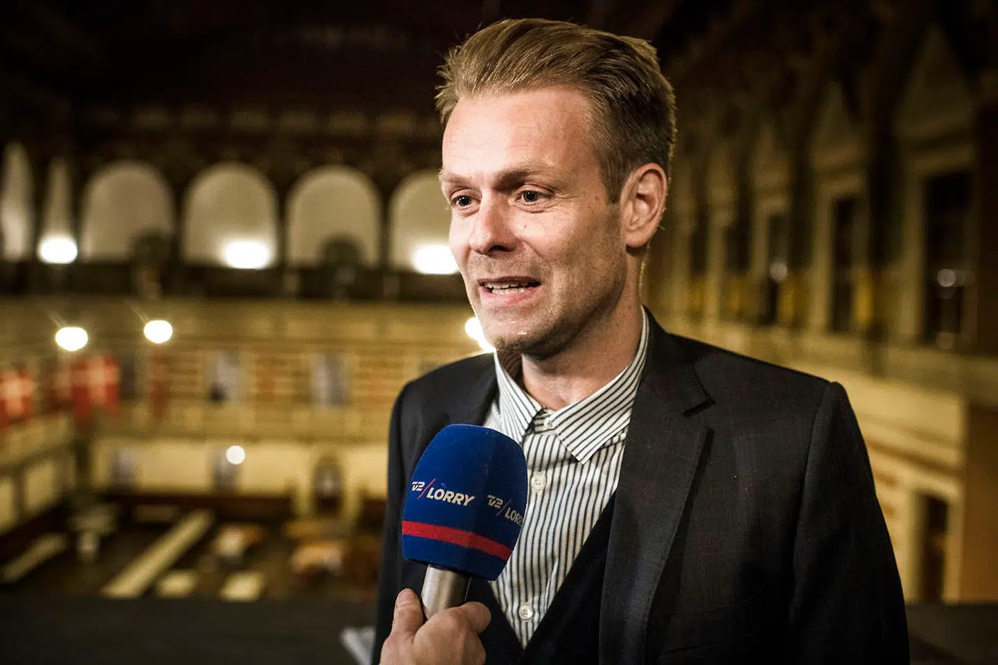 (ARKIV) Niko Grünfeld fra Alternativet, der får en borgmesterpost, taler med medierne på Københavns Rådhus tidligt onsdag morgen d. 22. november 2017 dagen efter kommunalvalget. Alternativet-medstifter melder sig ud af partiet. Det skriver Ritzau, fredag den 28. februar 2020.. (Foto: Asger Ladefoged/Ritzau Scanpix)