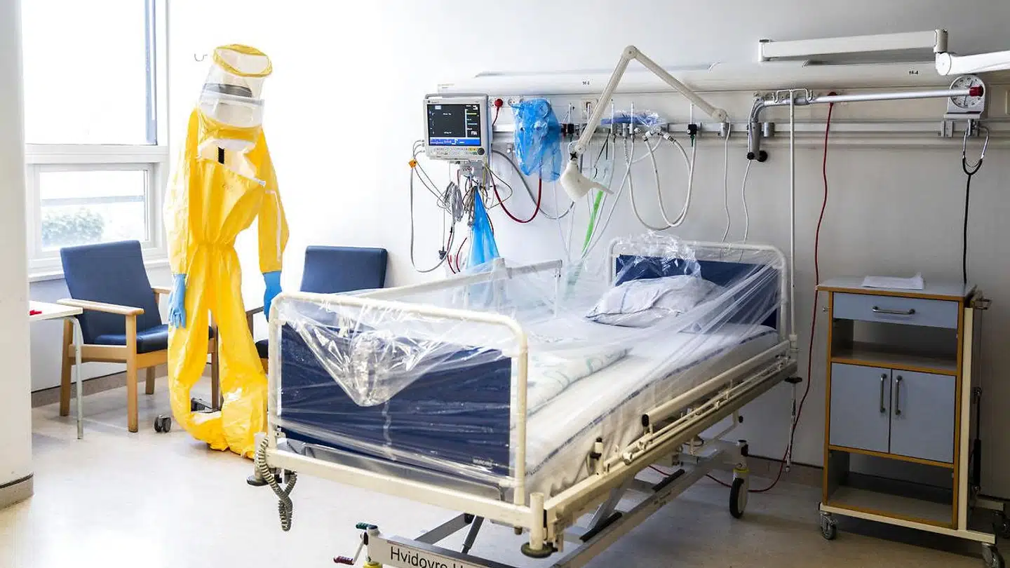 Patientstue og udstyr på Hvidovre Hospital er klar i tilfælde af, at coronasmittede skal behandles på hospitalet.