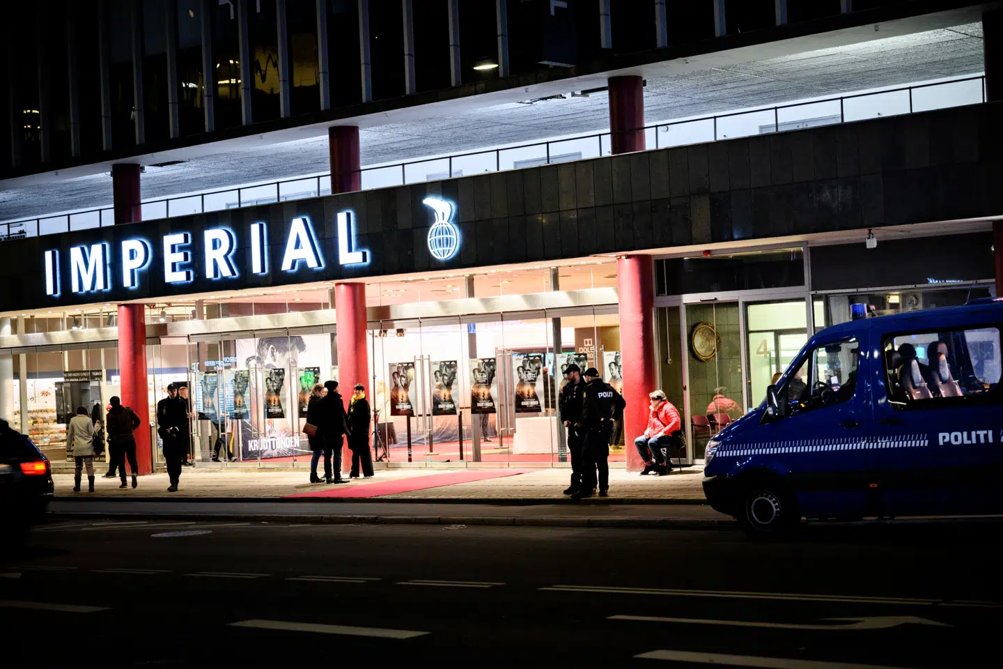 Politiet var massivt tilstede ved gallapremiere på Ole Christian Madsens film 'Krudttønden', i Imperial biografen i København onsdag den 4. marts 2020.