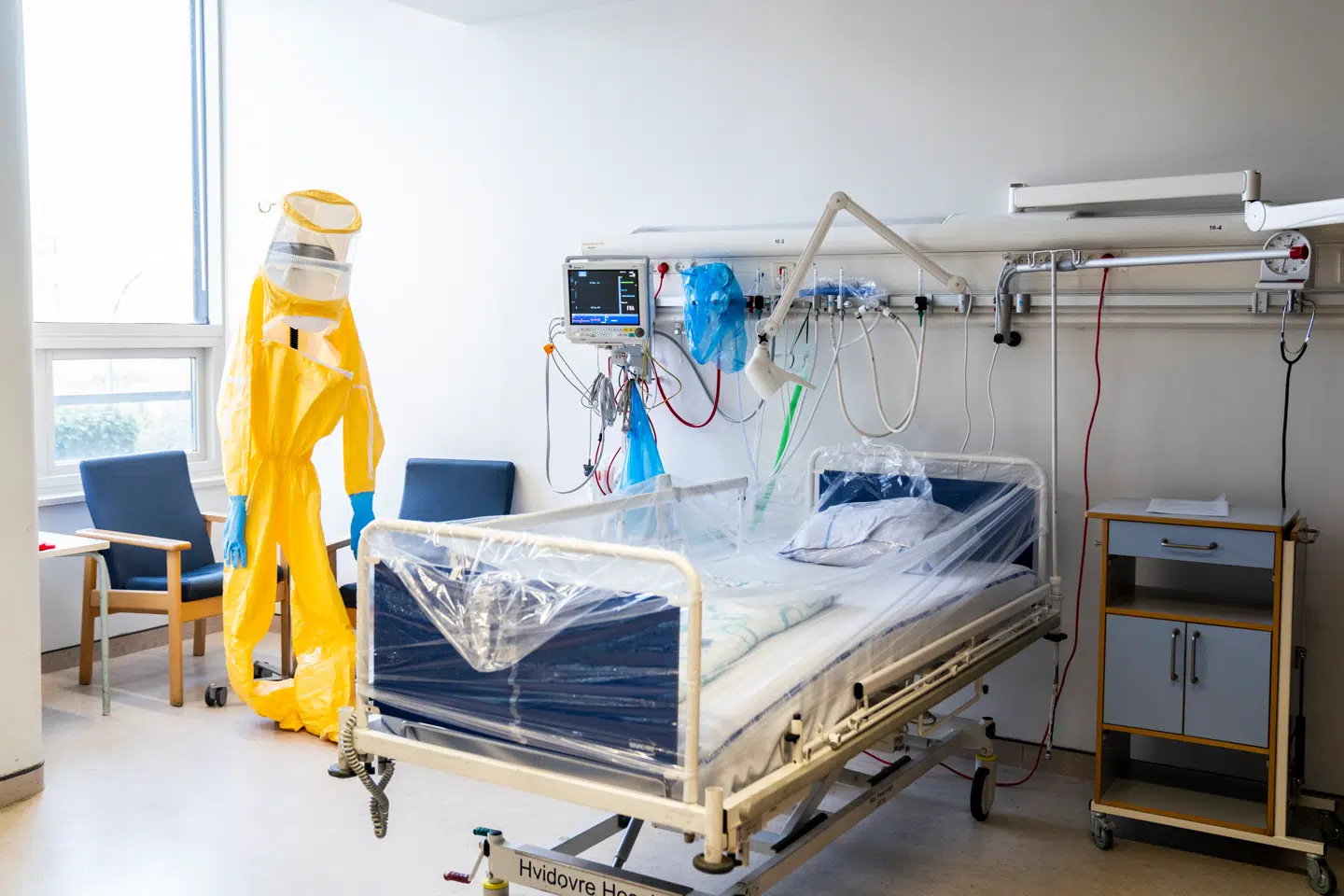 I tilfælde af at coronavirussen skulle sprede sig til Danmark, er patientstuer og udstyr klar på Hvidovre Hospital.