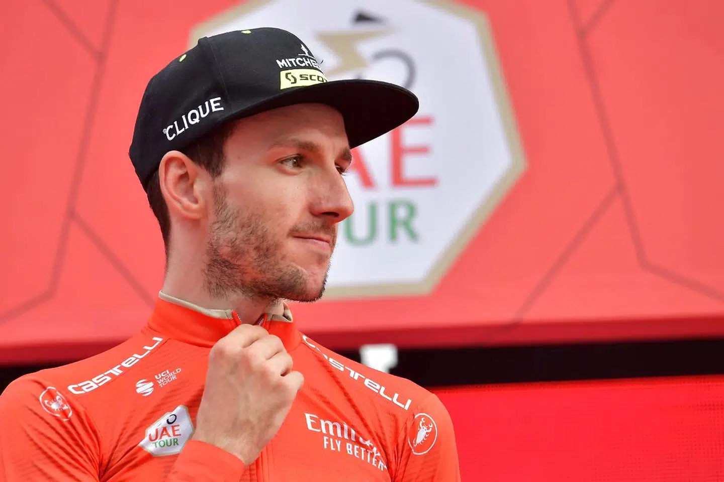 Adam Yates vandt UAE Tour. Hans hold, Mitchelton-Scott, har trukket sig fra de kommende italienske løb.