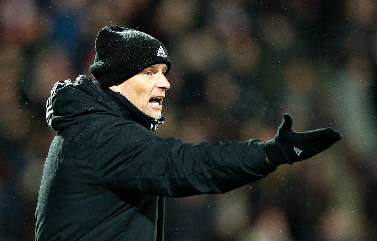 FCK-manager Ståle Solbakken i aktion på sidelinien i onsdag aftens pokalkvartfinale mod AaB i Aalborg.