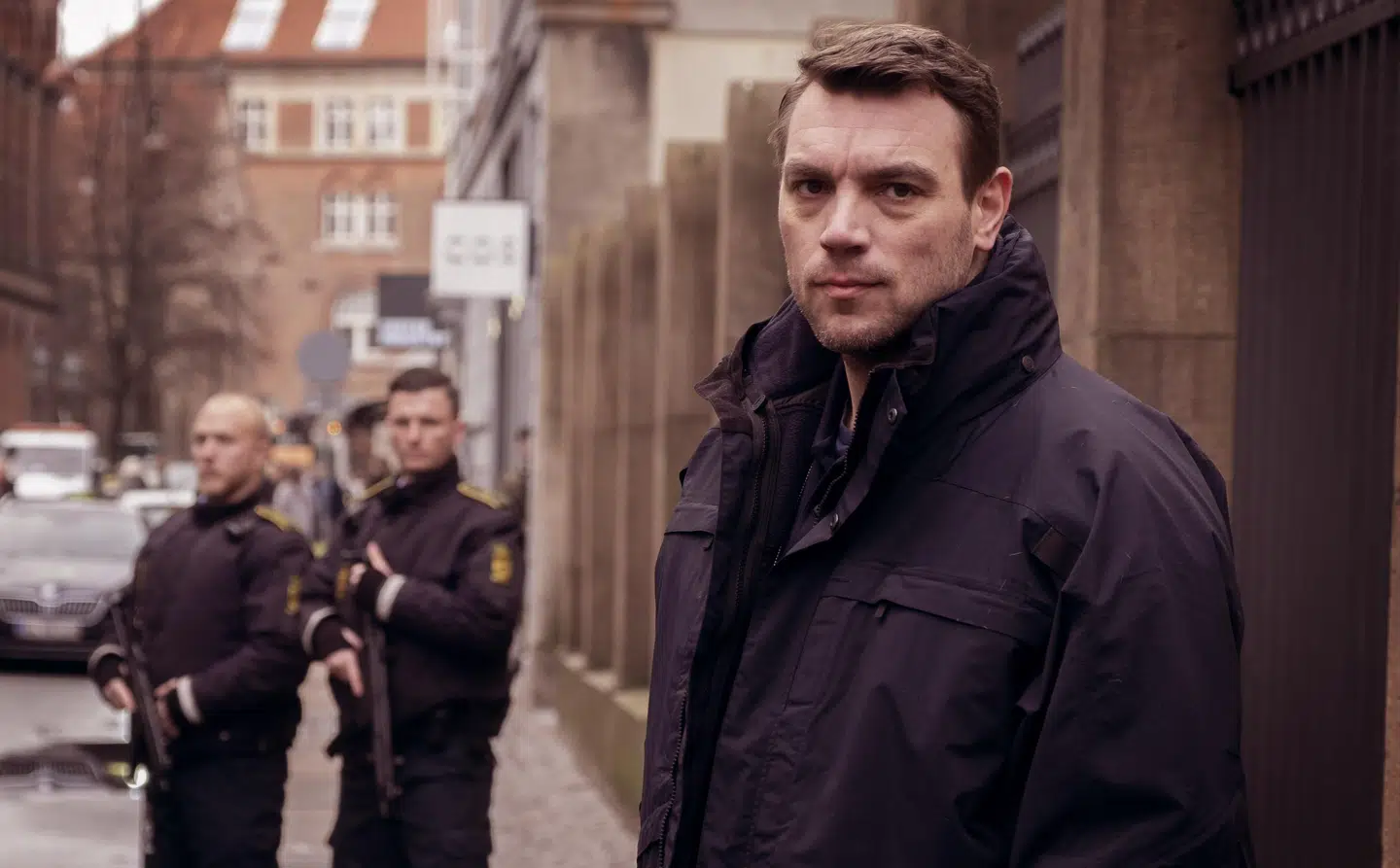 Adam Buschard (th.) i rollen som Dan Uzan (SF Film).