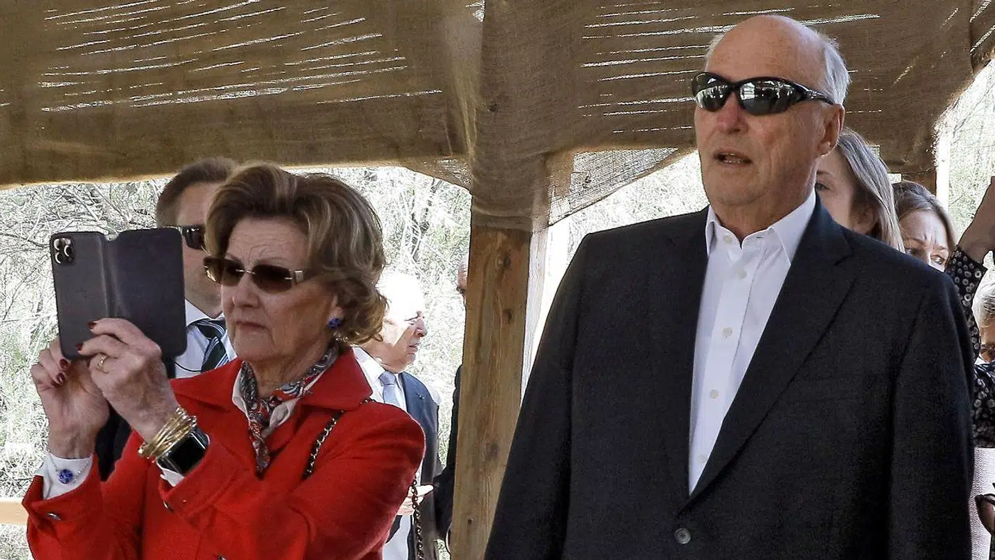 Her ses kong Harald sammen med sin kone, dronning Sonja på deres besøg i Jordan.