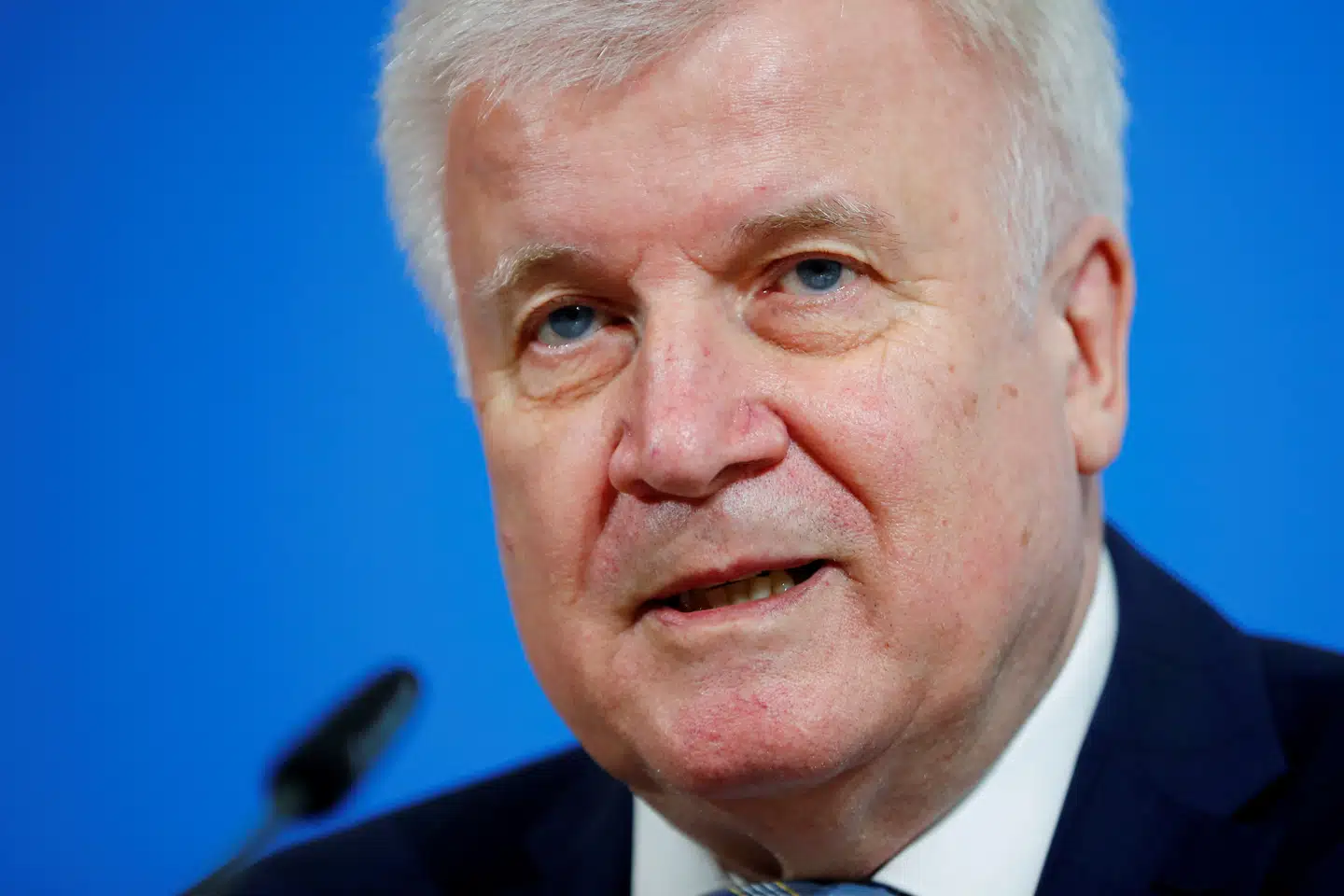 Tysklands indenrigsminister, Horst Seehofer, har udtalt, at mindst 12.000 personer på den yderste højrefløj menes at være potentielt voldelige. Hannibal Hanschke/Reuters