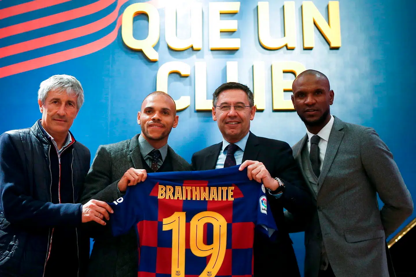 Fra venstre: Quique Setién, Martin Braithwaite, Josep Maria Bartomeu og Eric Abidal.