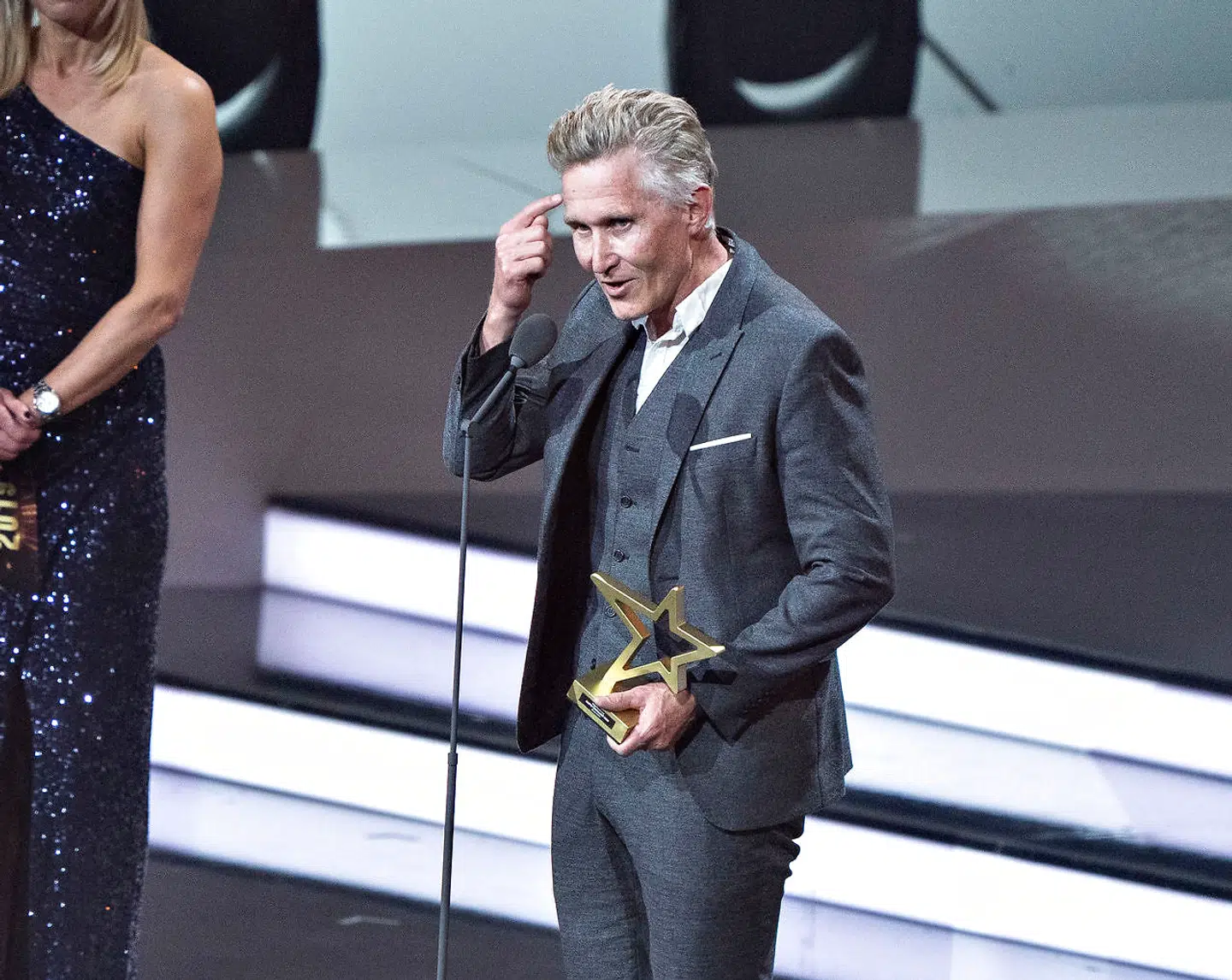Brian Holm modtager prisen 'Tryg Forsikring Årets Forbillede' ved DR's Sport 2019 show i Jyske Bank Boxen i Herning.