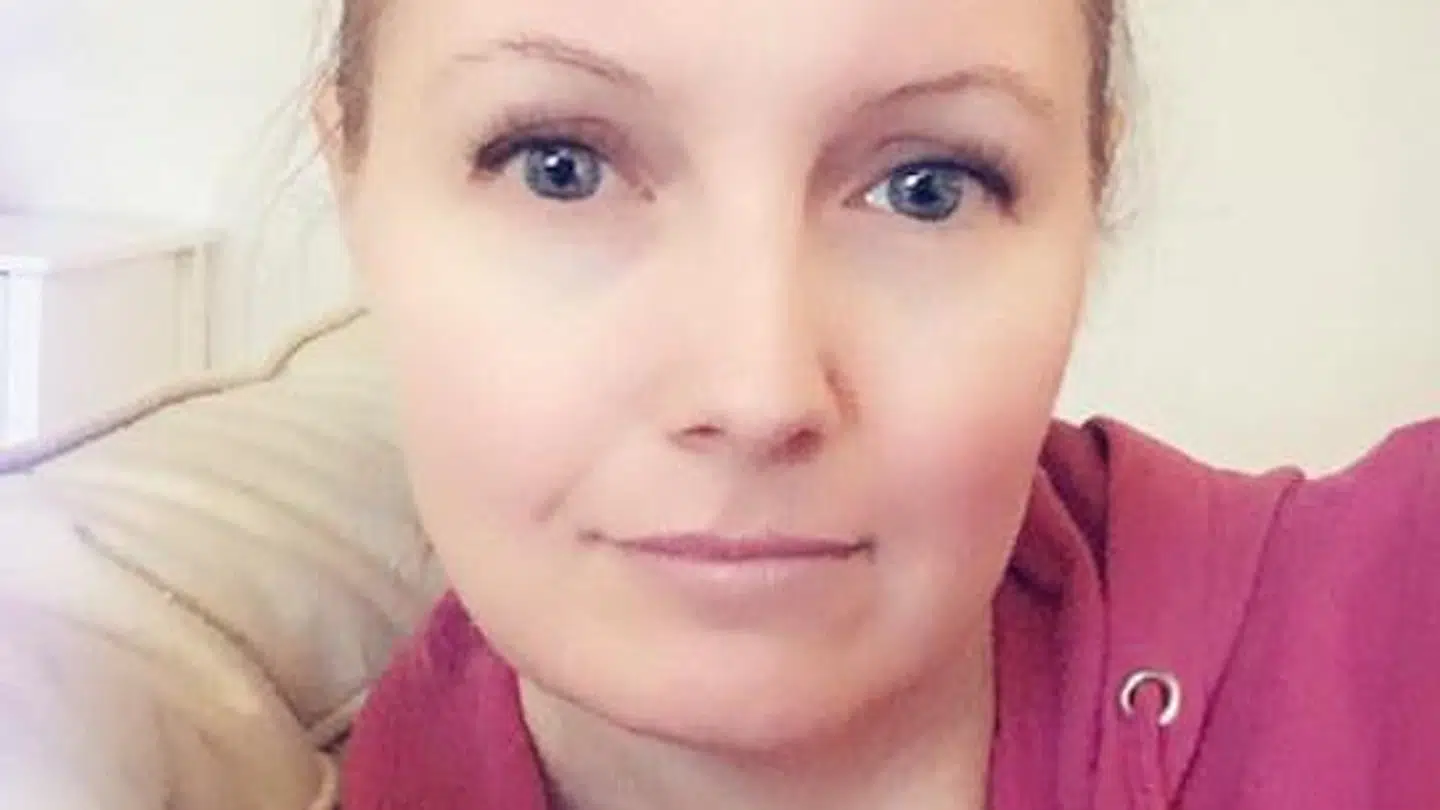 Bendine Frederiksen lider af en sygdom, der svækker hendes immunforsvar. Hun risikerer i yderste konsekvens at dø, hvis hun bliver smittet med corona-virus, og derfor tager hun sine forholdsregler.