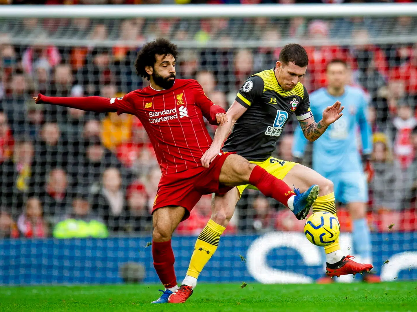 Pierre-Emile Højbjerg i duel med Liverpools Mohamed Salah.