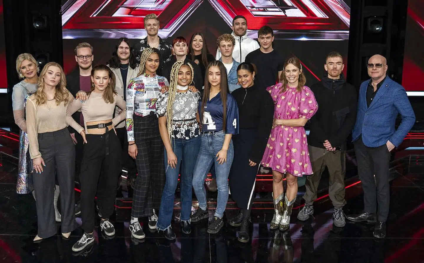 Alle de oprindelige deltagere i 'X Factor'. Nicklas, bagest til venstre, er siden røget ud.