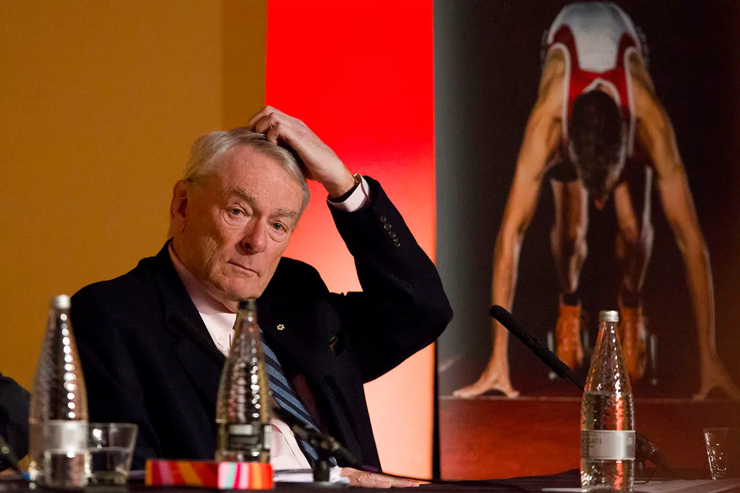 Dick Pound, billedet, er medlem af IOC.