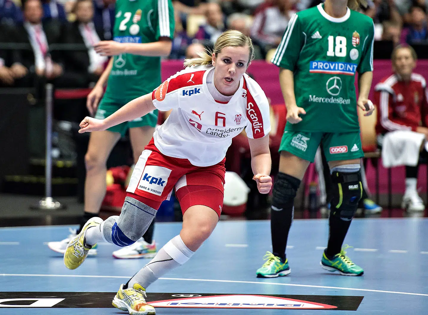 Anne Mette Pedersen i aktion på det danske kvindelandshold i håndbold.