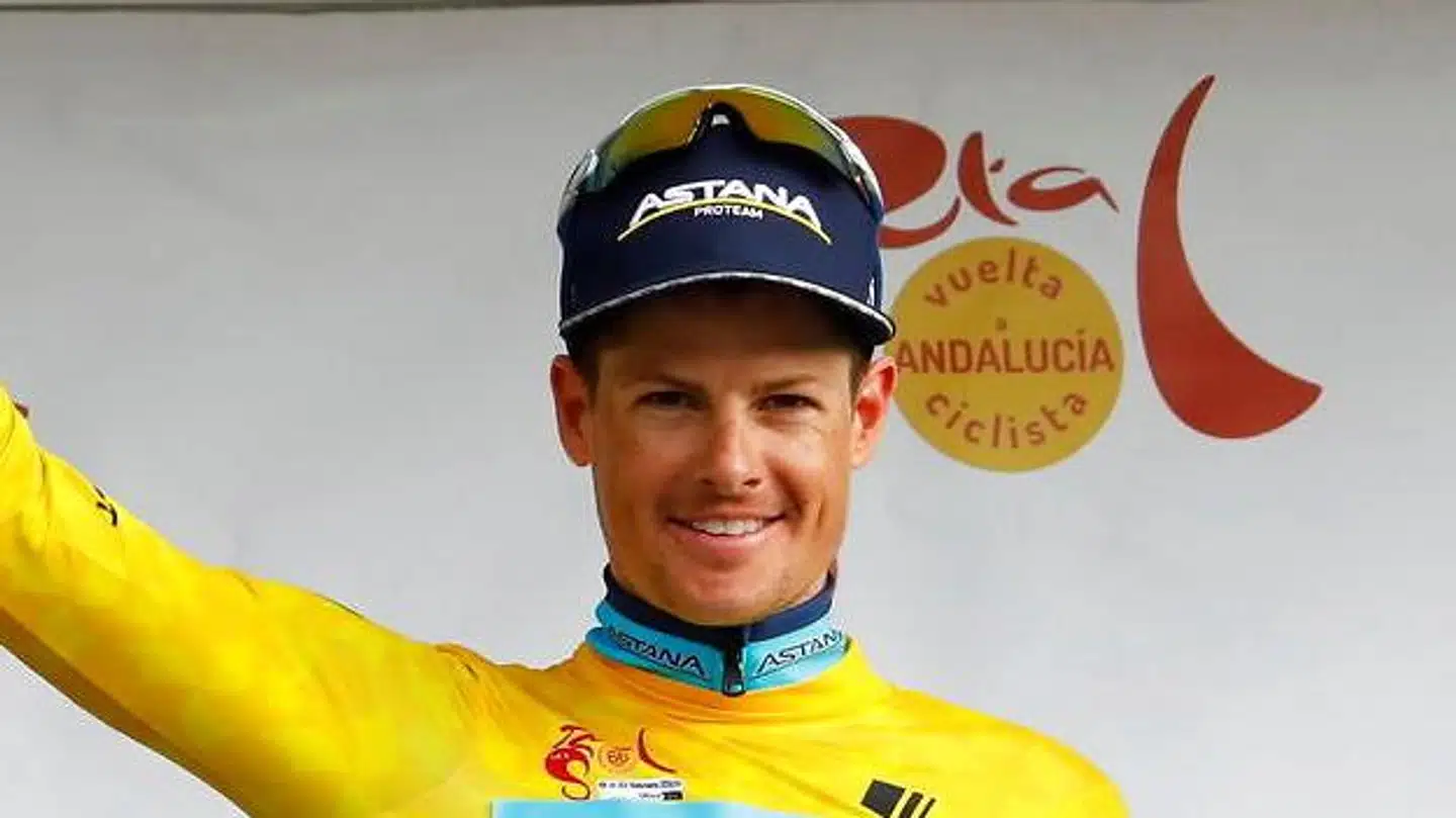 epa08231407 Danish rider Jakob Fuglsang of Astana team celebrates on the podium with the yellow jersey of the overall leader after the second stage of 66th edition of the 'Vuelta a Andalucia' cycling race, over 198 km between Seville and Iznajar (Cordoba), Andalusia, southern Spain, 20 February 2020. EPA/SALAS