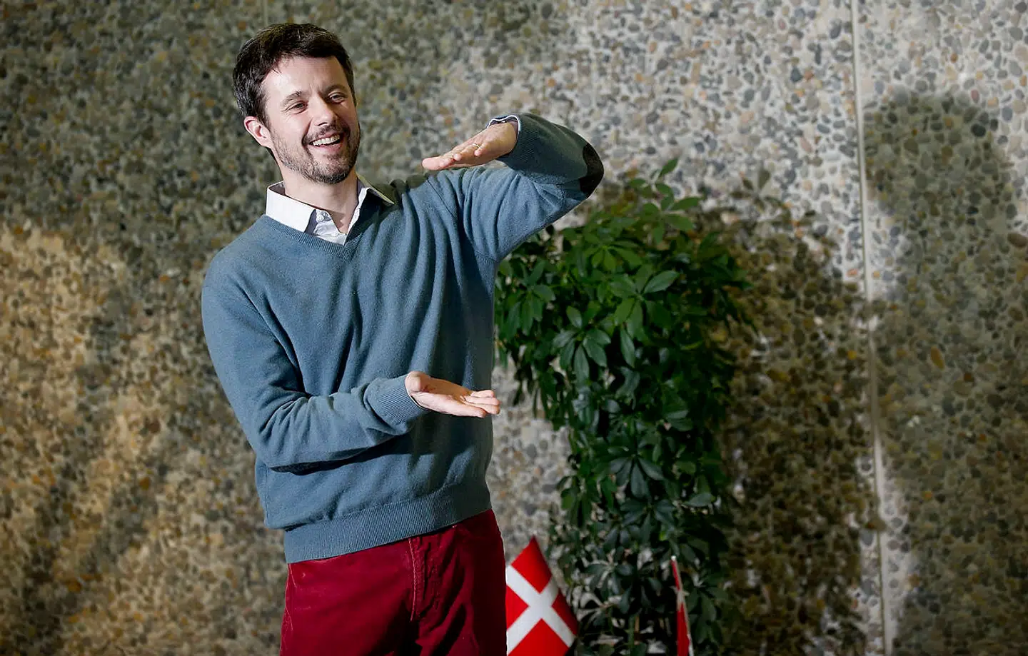 Han eller hun var så lang, kan man næsten høre kronprins Frederik sige, da han mødte pressen tilbage i 2011, efter at kronprinsessen var nedkommet med tvillinger.