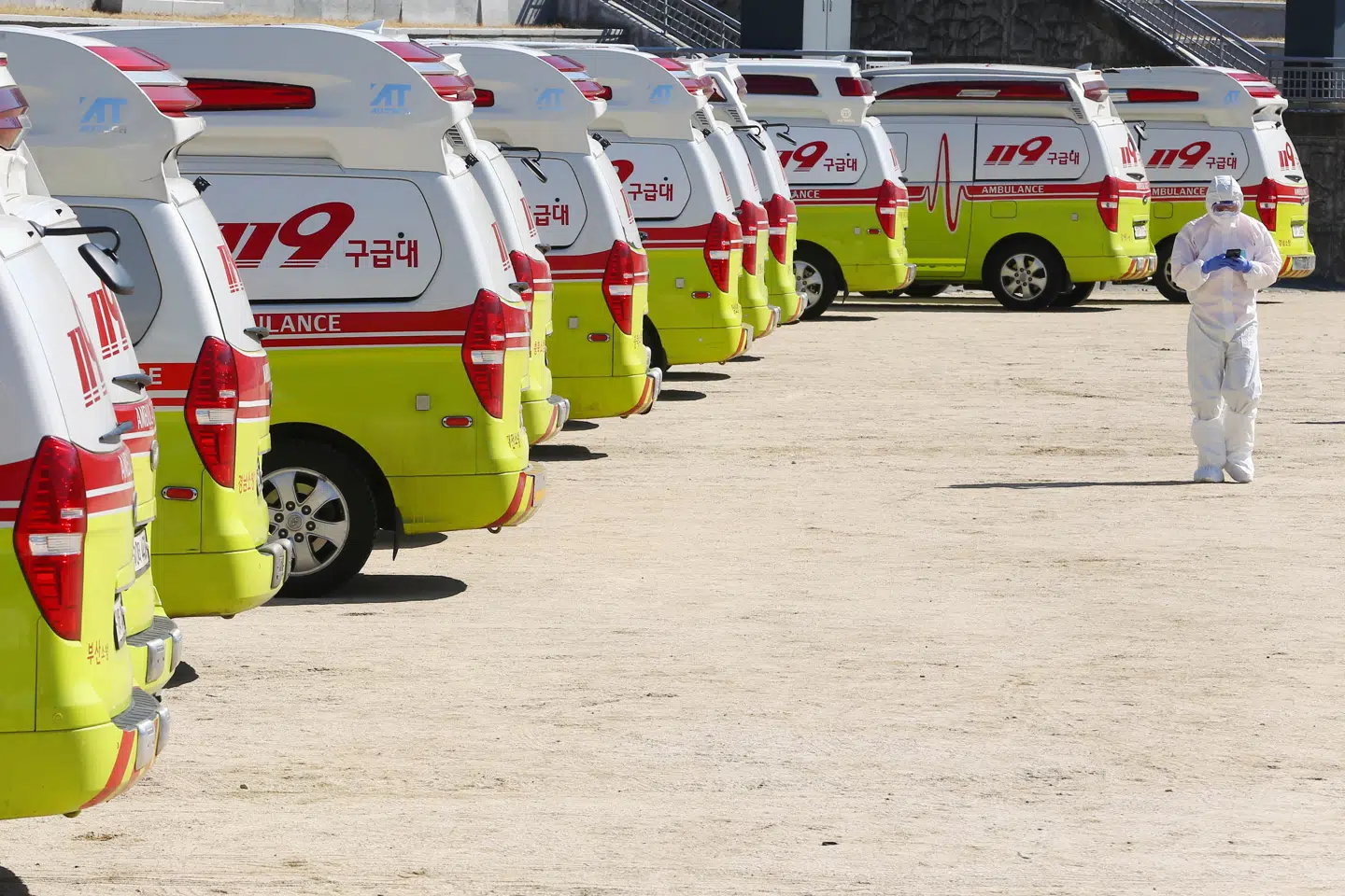 I Sydkorea er sundhedsmyndighederne i højeste alarmberedskab, efter at mere end 600 personer nu er blevet smittet med coronavirus. Stringer/Reuters