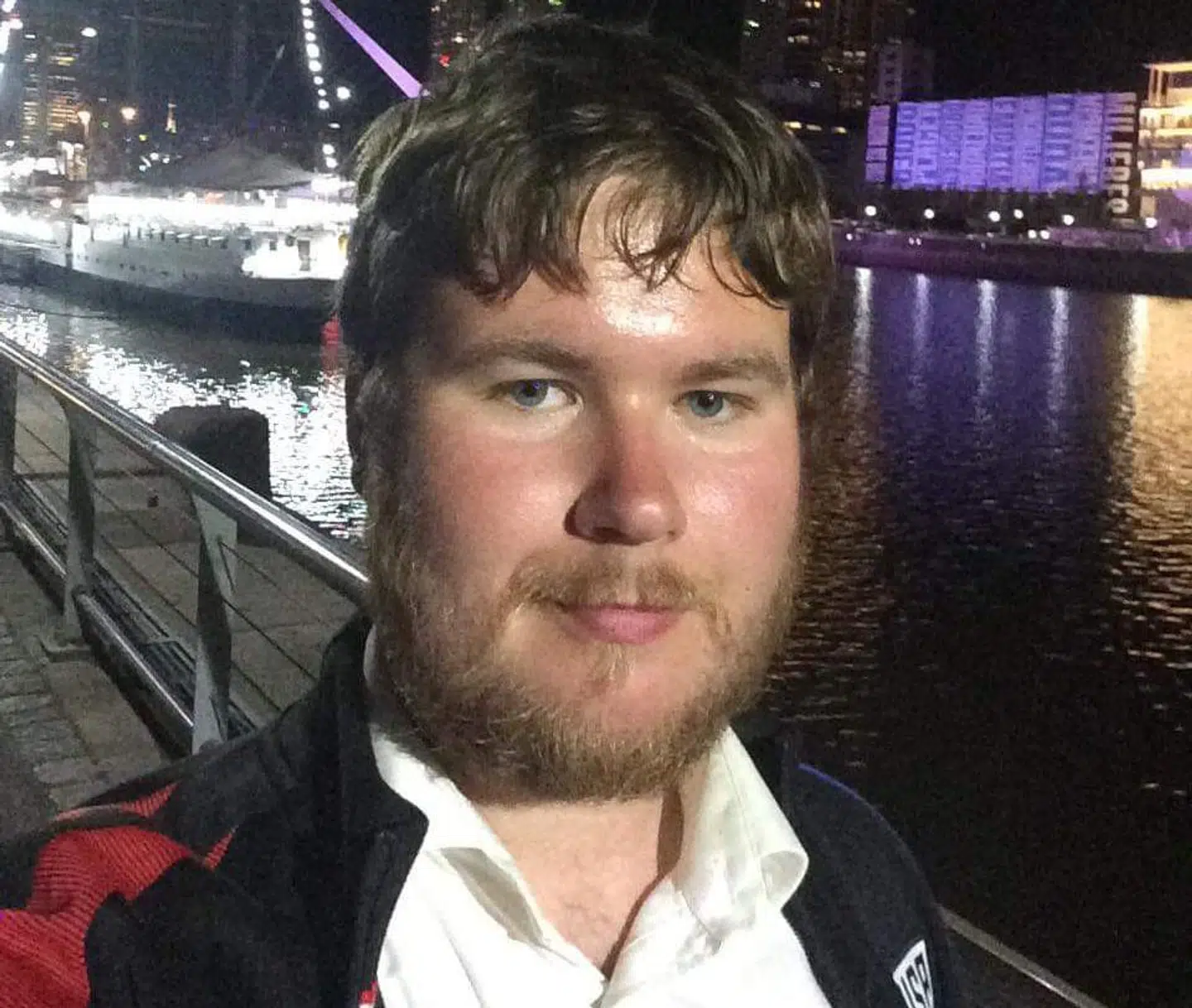 Anders Iversen elsker at spise pizza, når han kommer hjem fra sit arbejde som p-vagt.