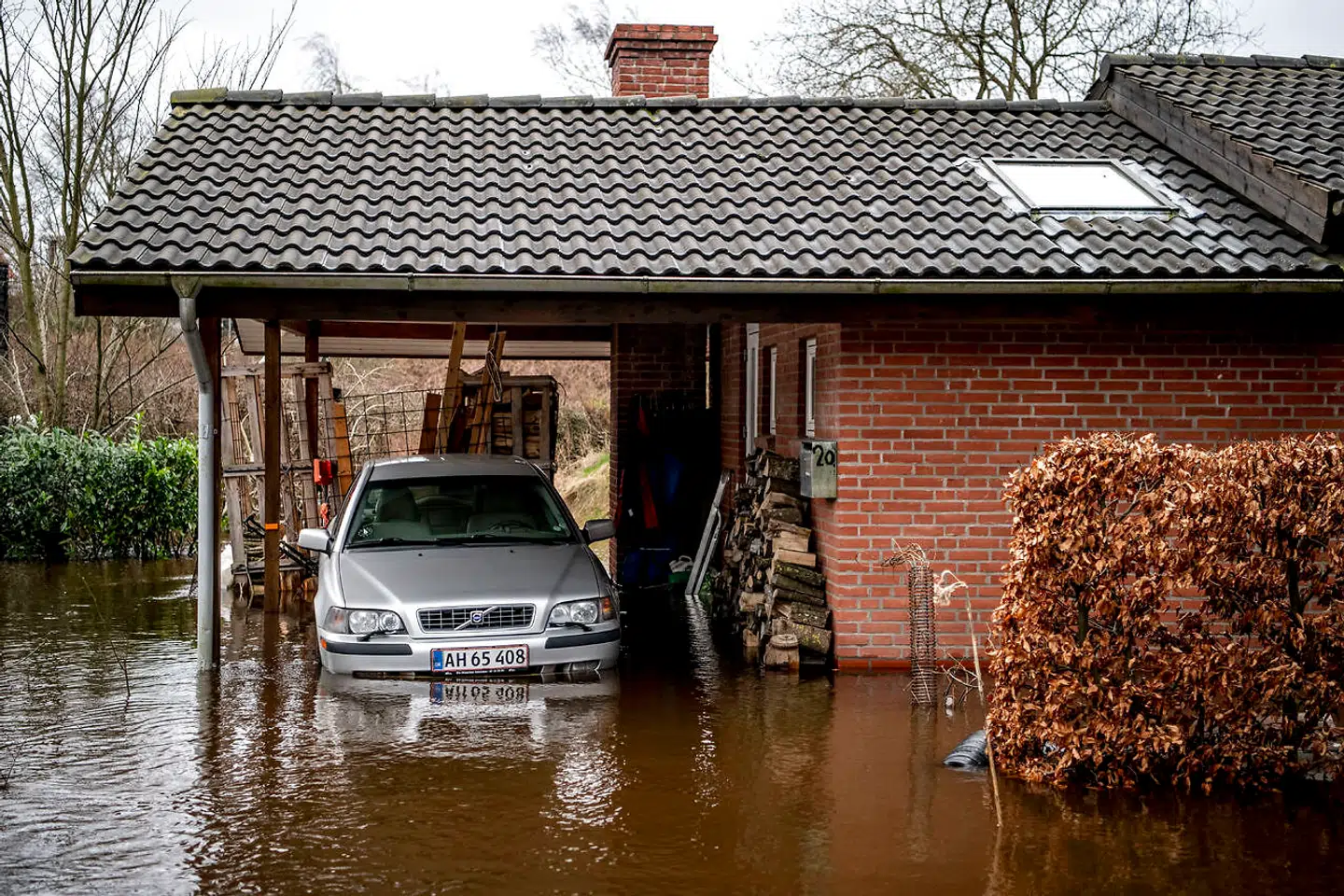 Vandet i Storåen får vandet til at stige i Holstebro by. Foto: Morten Stricker