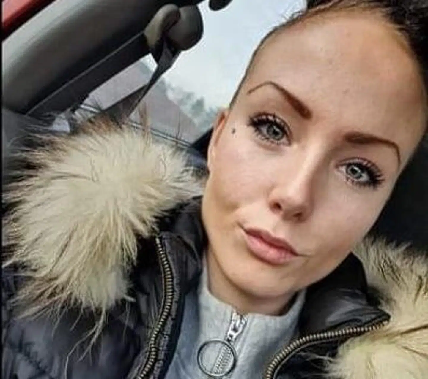 Marie Kiks Nielsen er på fornavn og knus med sin lokale pizzamand.
