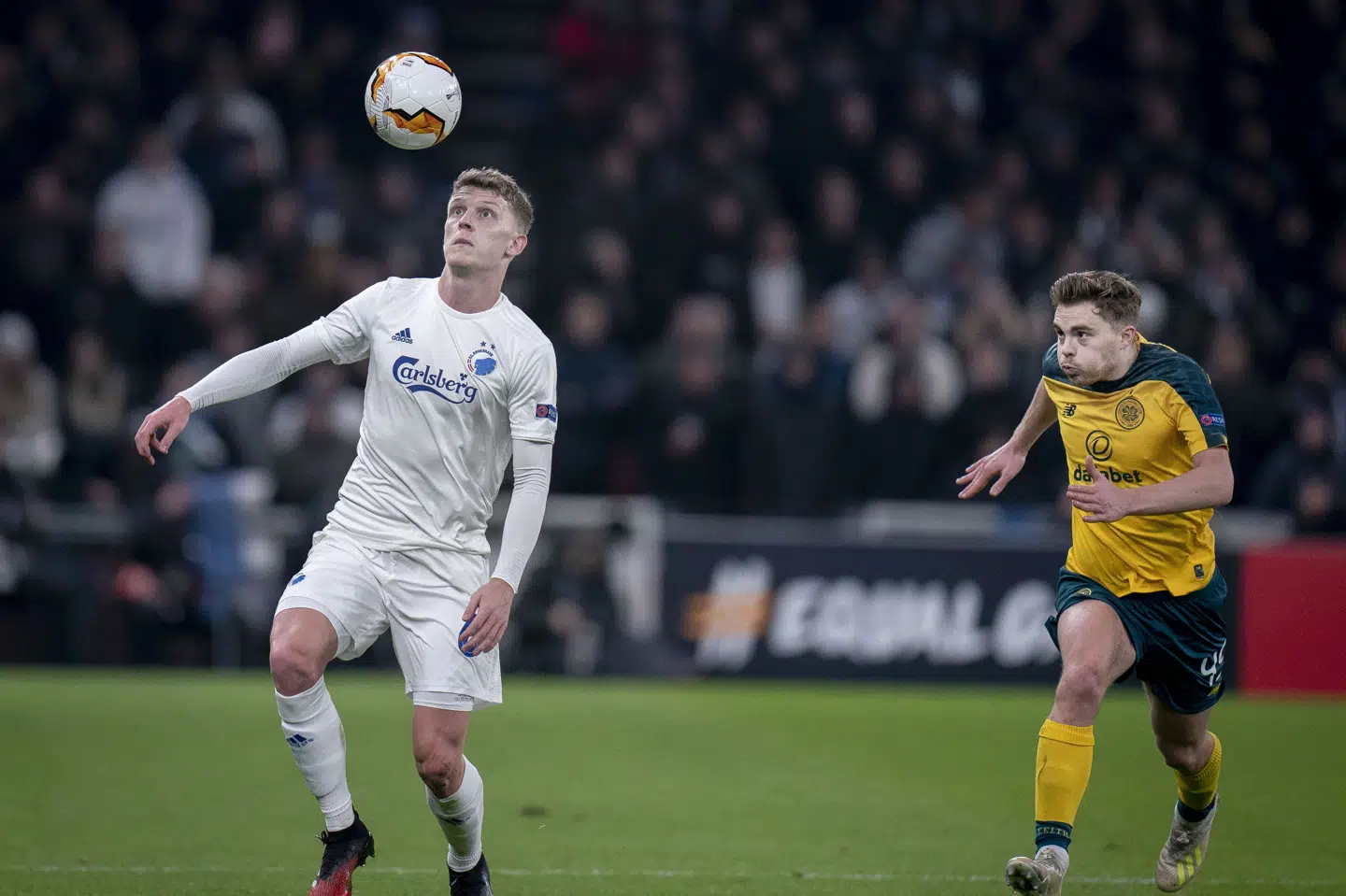 FC Københavns Jens Stage (til venstre) brændte et straffespark i den uafgjorte kamp mod Celtic. Liselotte Sabroe/Ritzau Scanpix