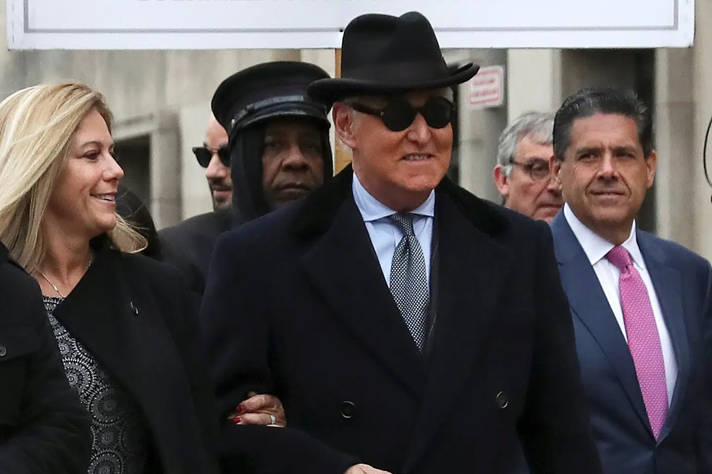 Roger Stone ankommer til retten i Washington, som idømmer ham tre år og fire måneders fængsel. Han er mangeårig rådgiver for præsident Donald Trump. Leah Millis/Reuters