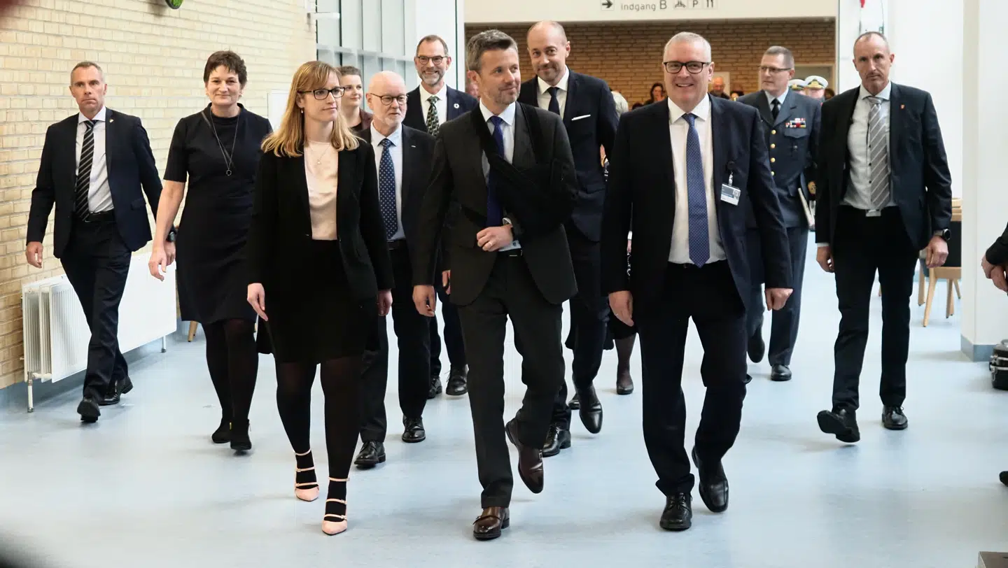 Her den skadede kronprins forrest for truppen.