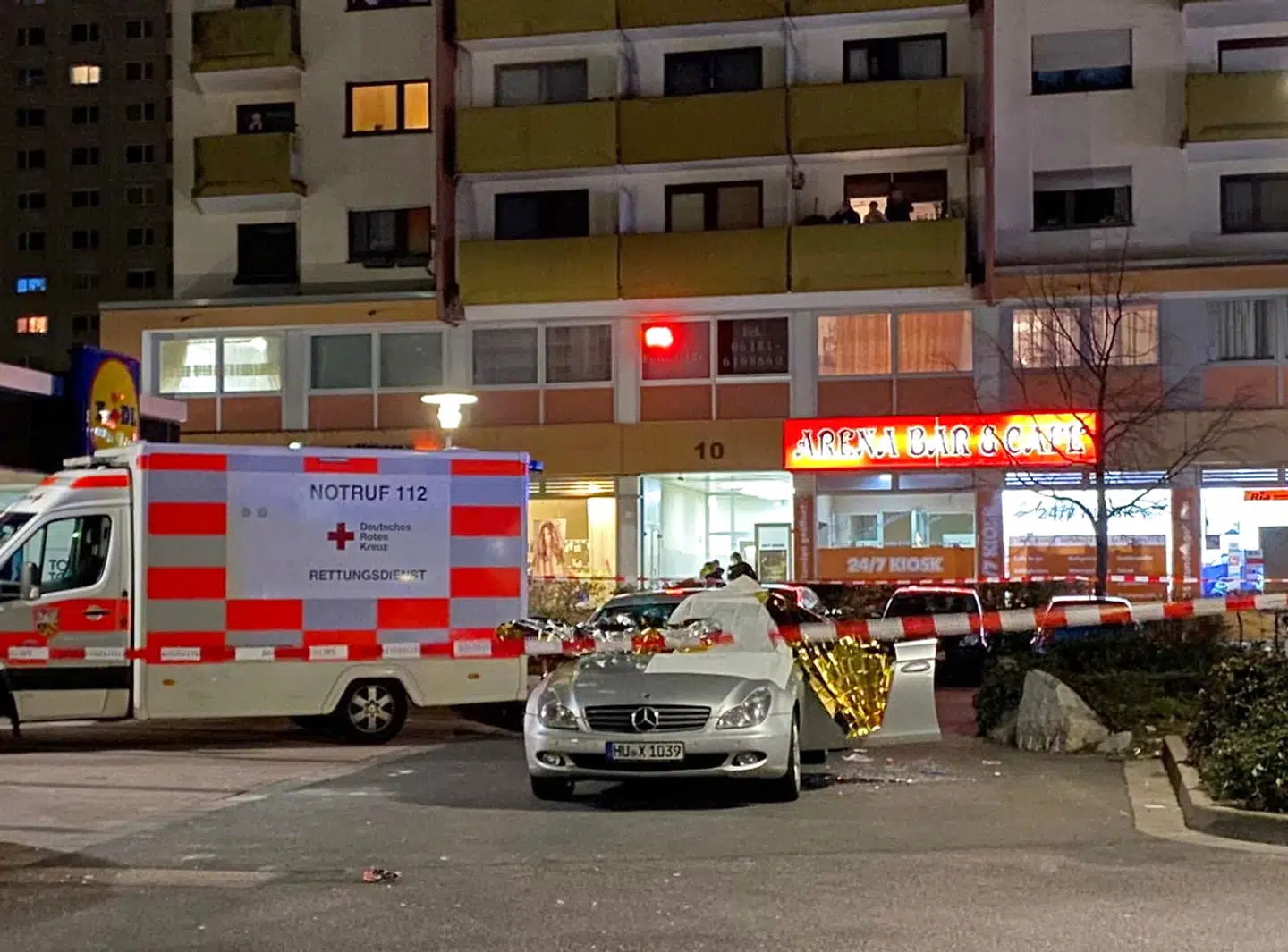 En ambulance på gerningsstedet i Hanau.
