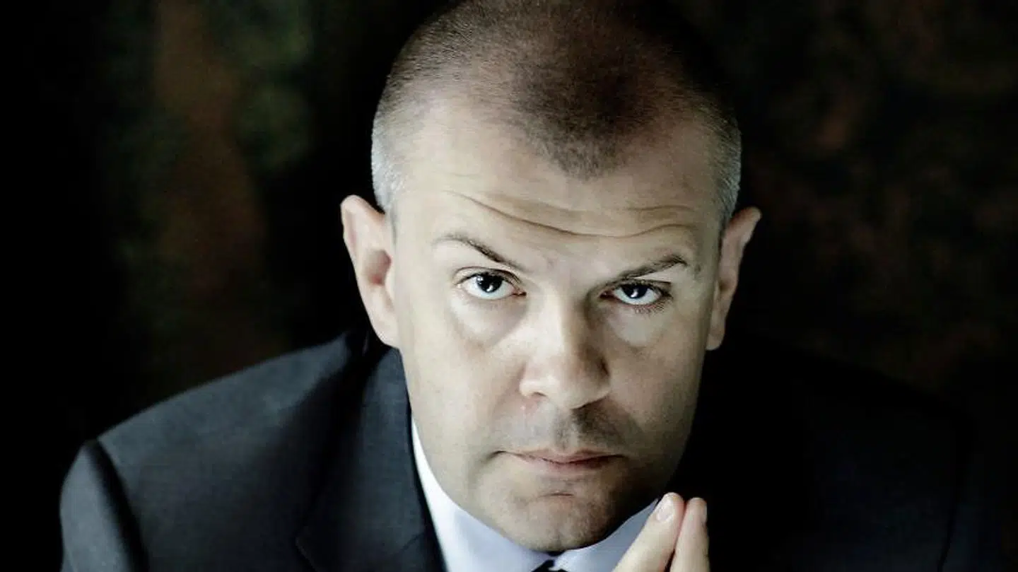 Bjarne Corydon får massiv kritik i en biografi, der skrives af en kritisk gymnasielærer.