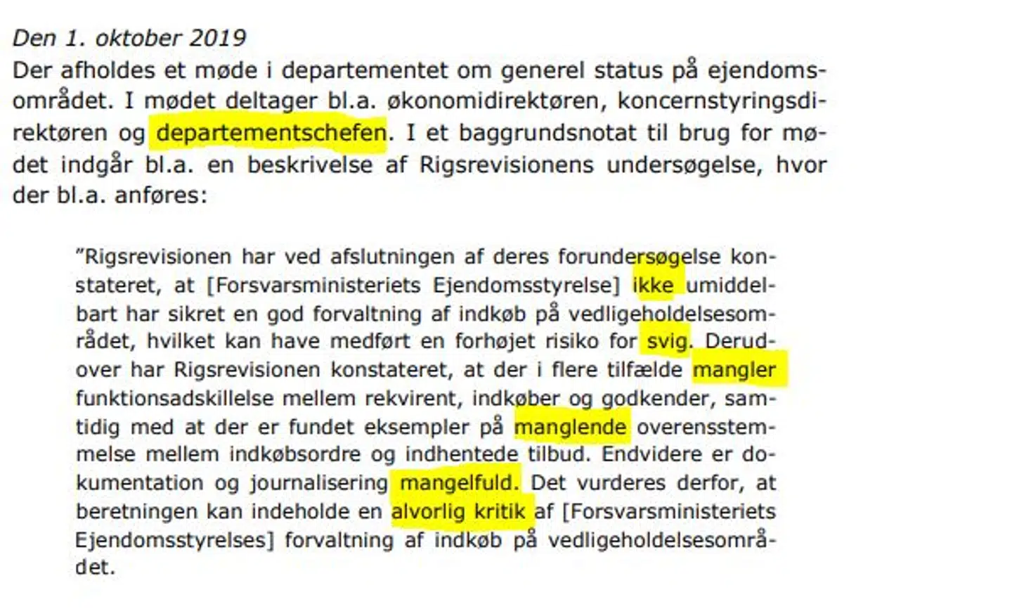 Se her: Departementschef Thomas Ahrenkiel blev på møde 1. oktober informeret om den hårde kritik, Rigsrevisionen var på vej med. Det skrives senere i denne redegørelse, at ministeriet modtog 'udkast' til rapporten samme dag. Men det nævnes ikke her, at der blev sendt mail fra kontorchefen med til Rigsrevisionen med fem siders argumenter for at gøre rapporteren midlere.