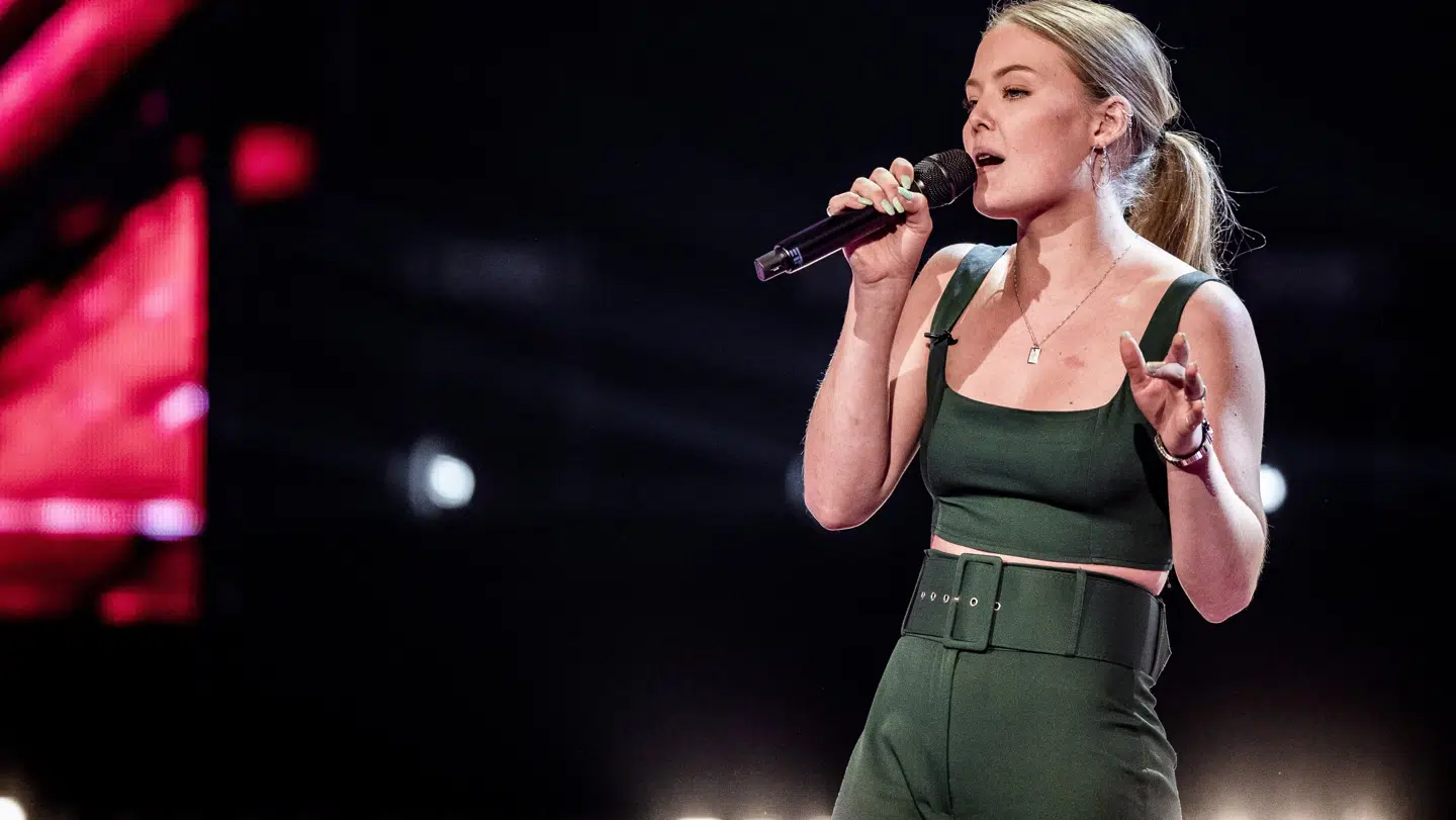 Alma Agger under sin optræden til Five Chair Challenge.