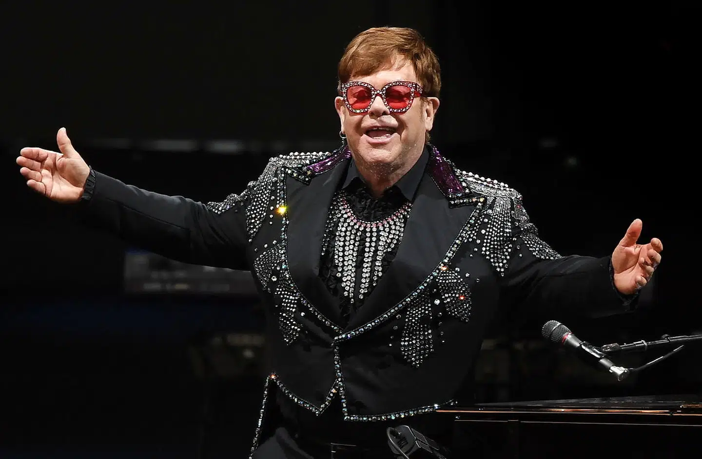 Elton John på scenen i Australien i december sidste år.