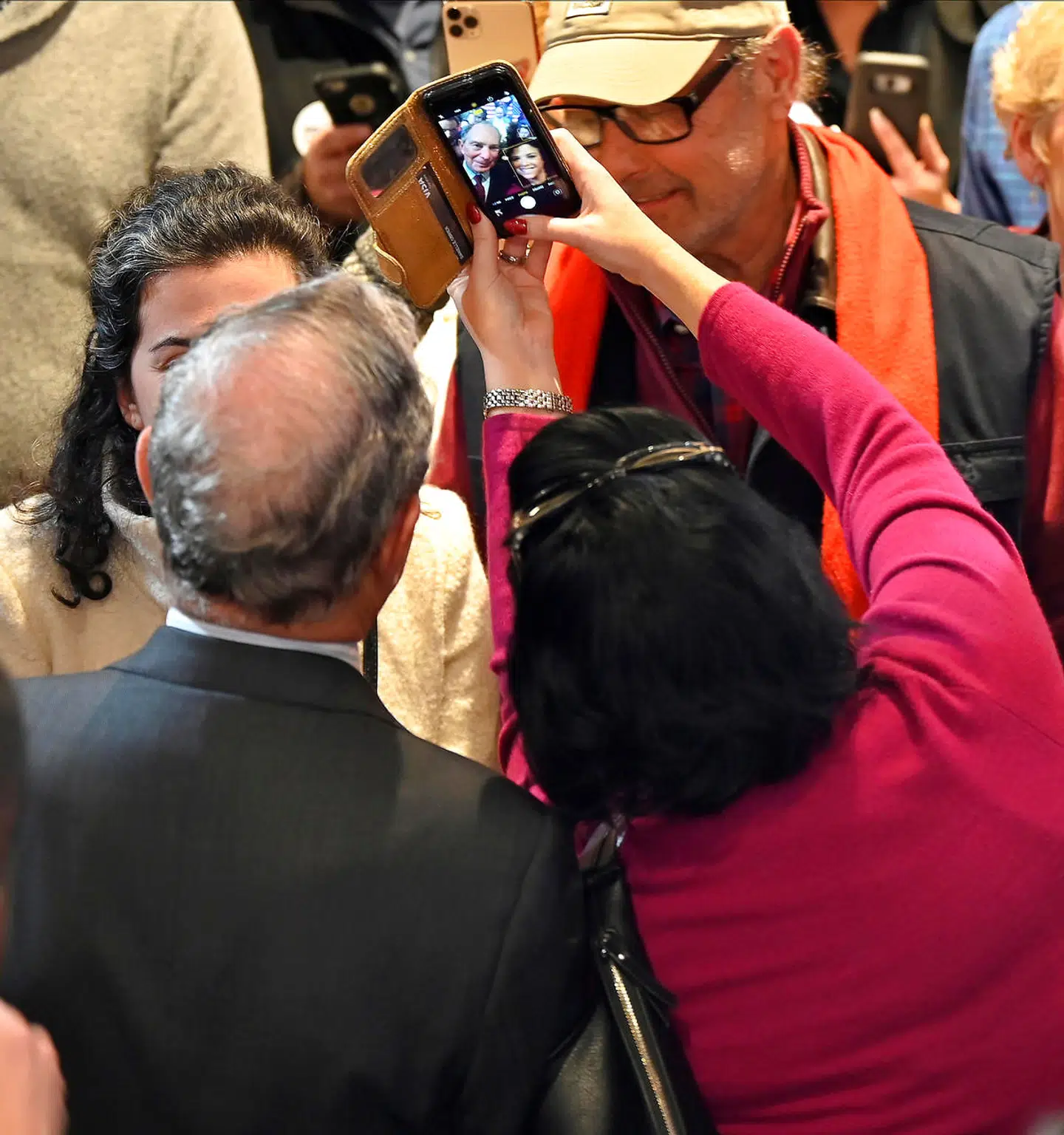 Mike Bloomberg sammen med nogle af sine tilhængere.