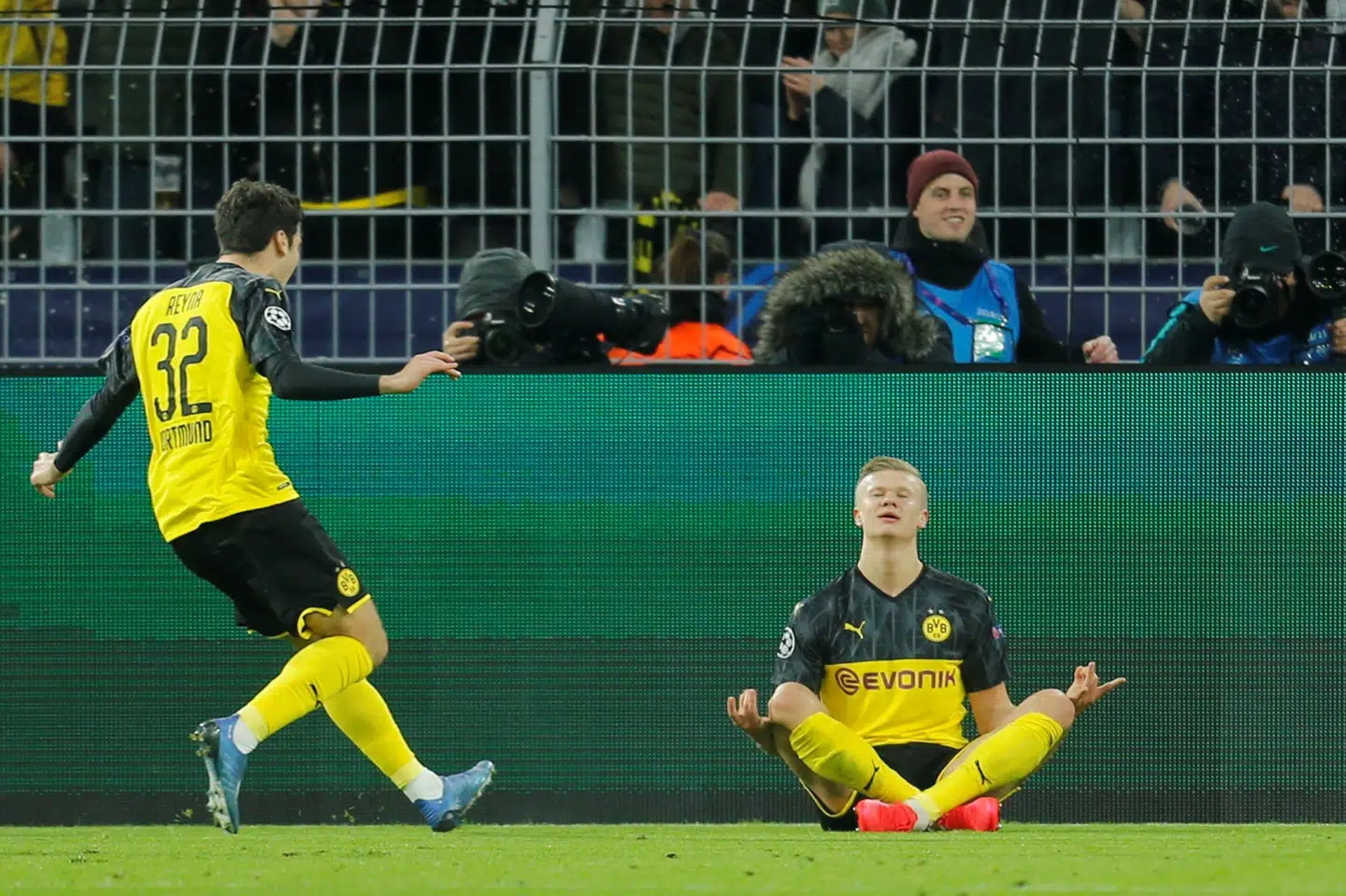 Erling Haaland jubler, efter at han har bragt Dortmund foran 1-0 mod PSG. Leon Kuegeler/Reuters