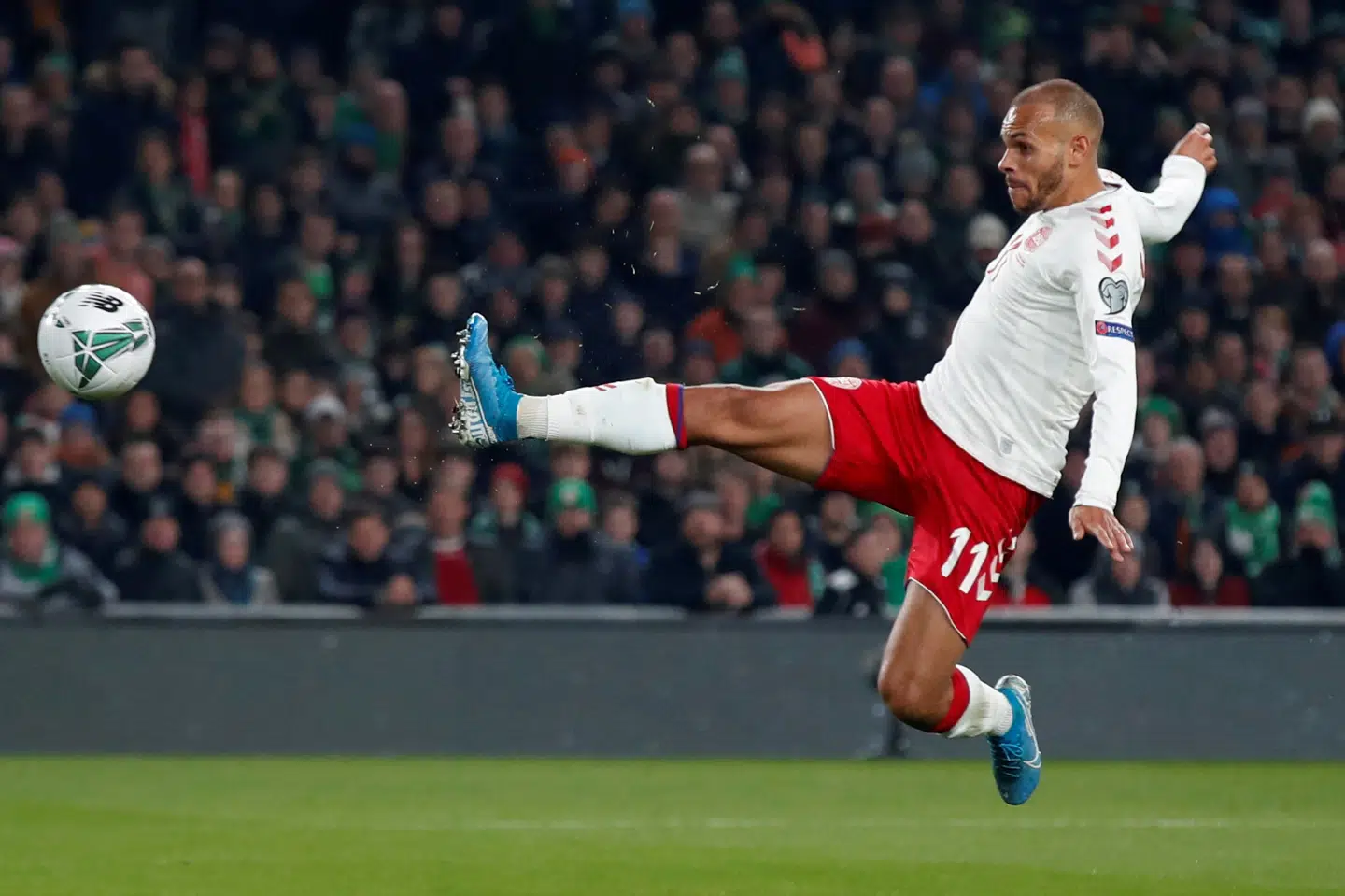 Martin Braithwaite, som her ses score for Danmark i en landskamp mod Irland sidste år, er måske på vej til et skifte til FC Barcelona. David Klein/Reuters