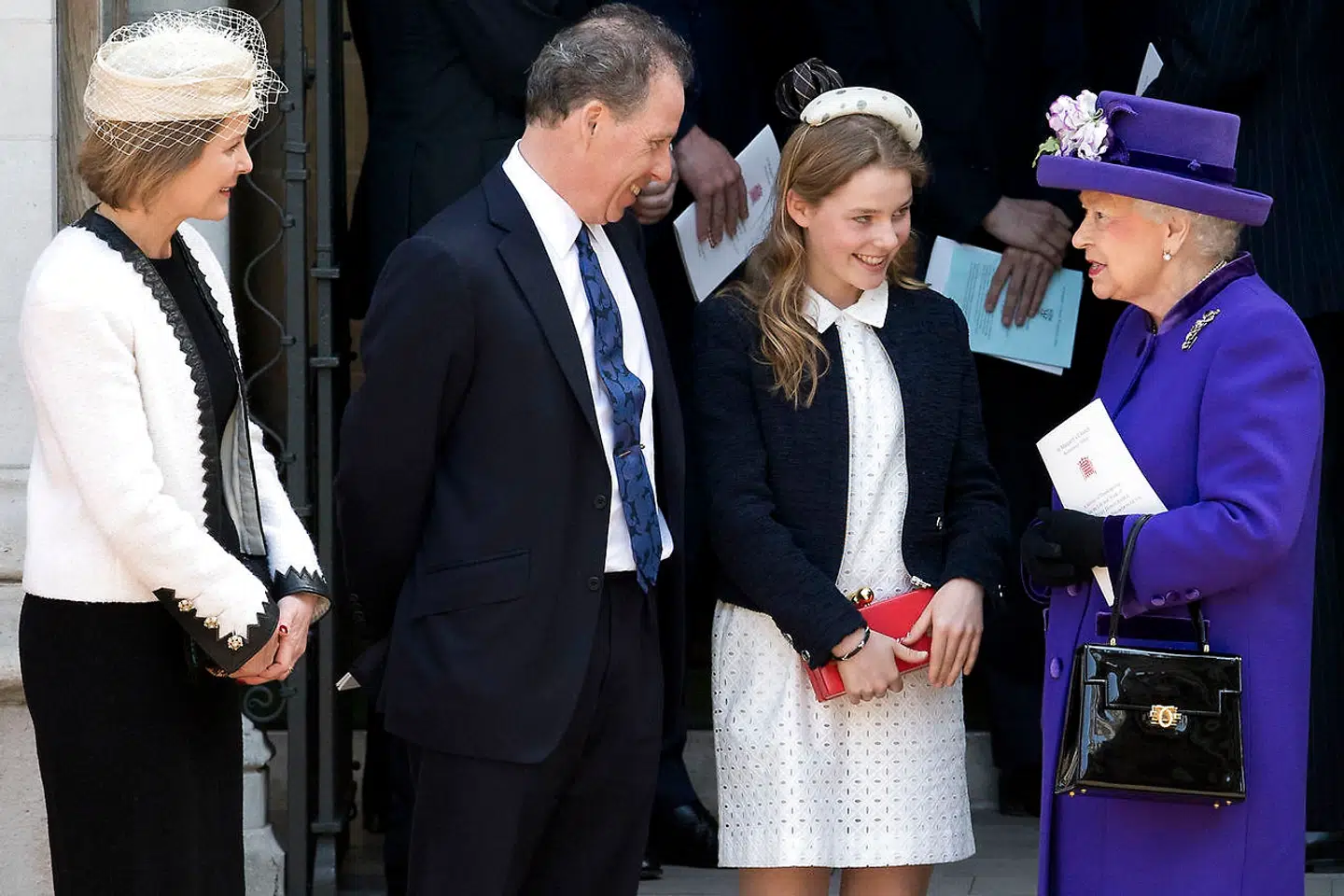 ARKIVFOTO af Serena Armstrong-Jones (til venstre), David Armstrong-Jones (i midten), og deres datter Margarita Armstrong-Jones sammen med dronning Elizabeth.