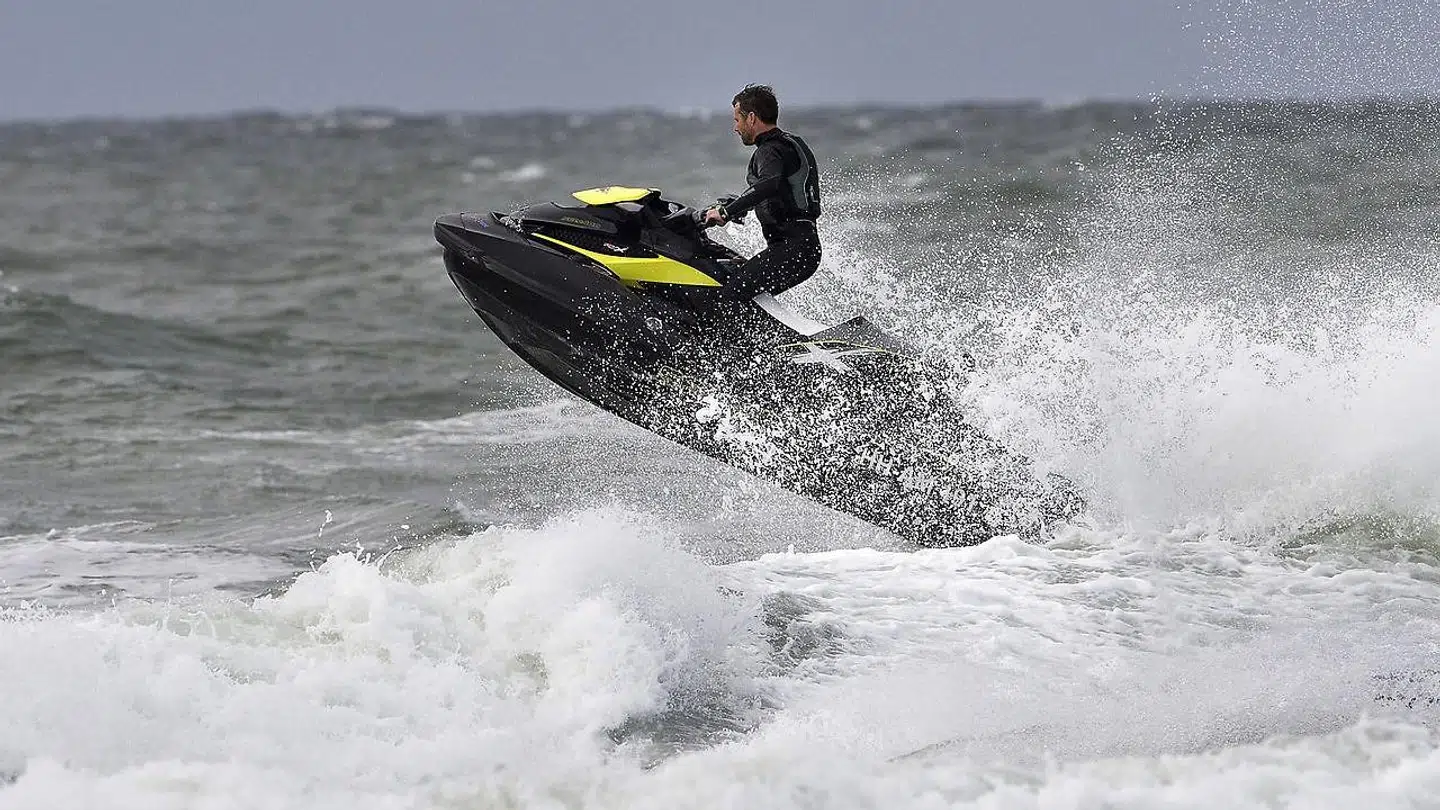 Kronprins Frederik er en aktiv kronprins. Her er han på jetski ved KIA Cold Hawaii PWA World Cup i 2013.