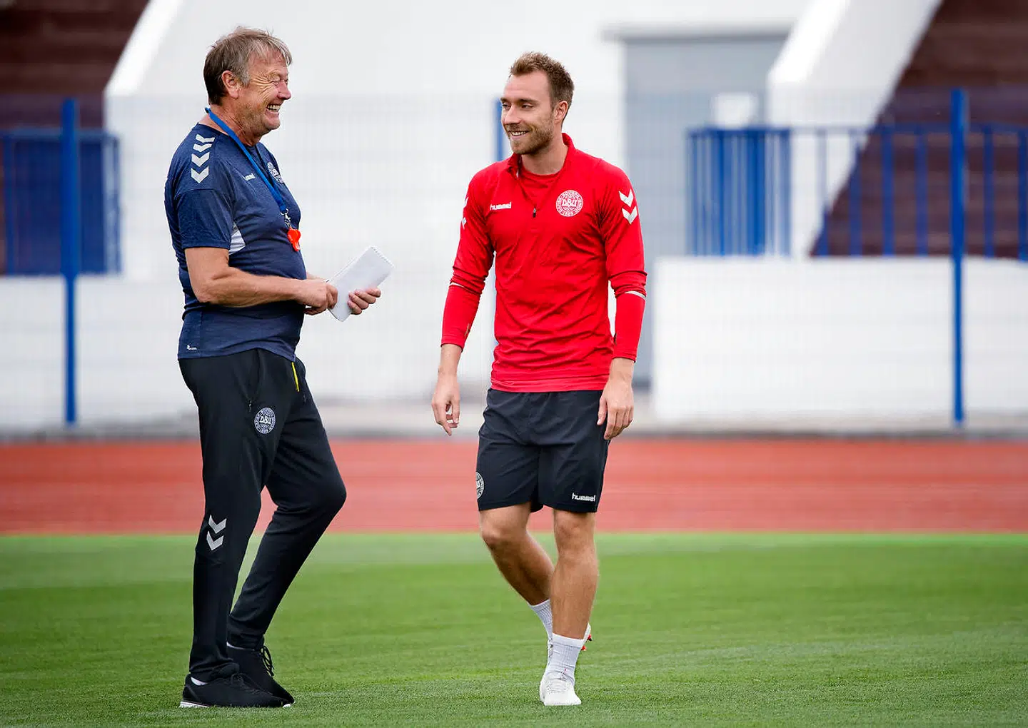 Landstræner Åge Hareide og Christian Eriksen under træning på Lokomotiv Stadion lørdag den 30. juni 2018.