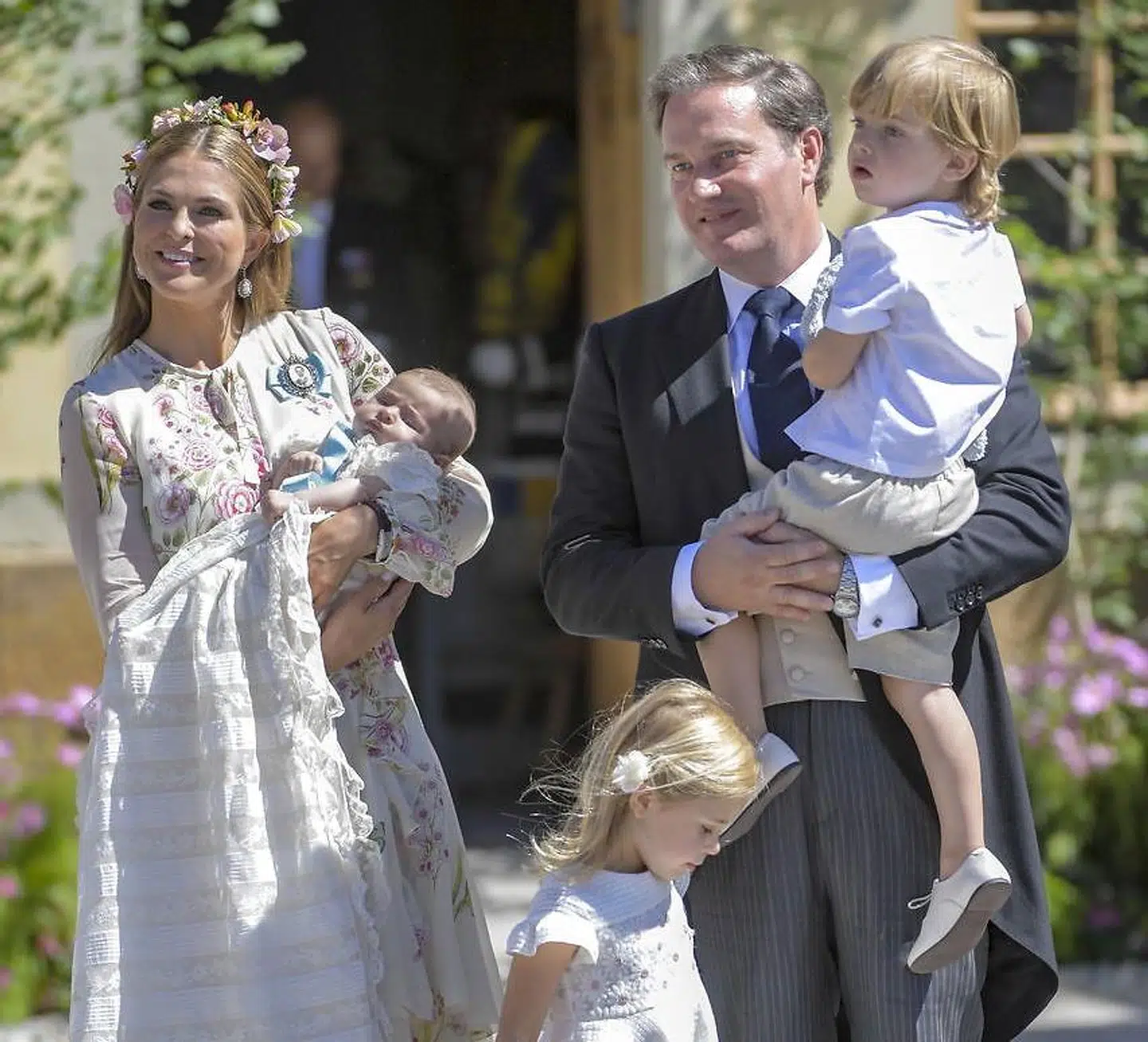 Her ses prinsesse Madeleine med sine børn prinsesse Adrienne, prinsesse Leonore, hendes mand Christopher O'Neill og prins Nicolas.