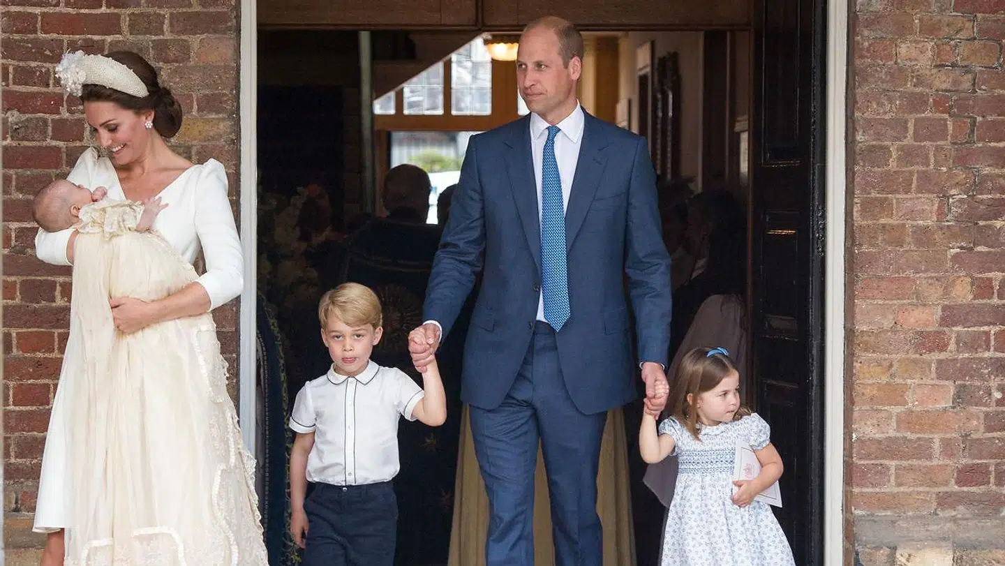 Her familien fotograferet i forbindelse med prins Louis' dåb i 2018.