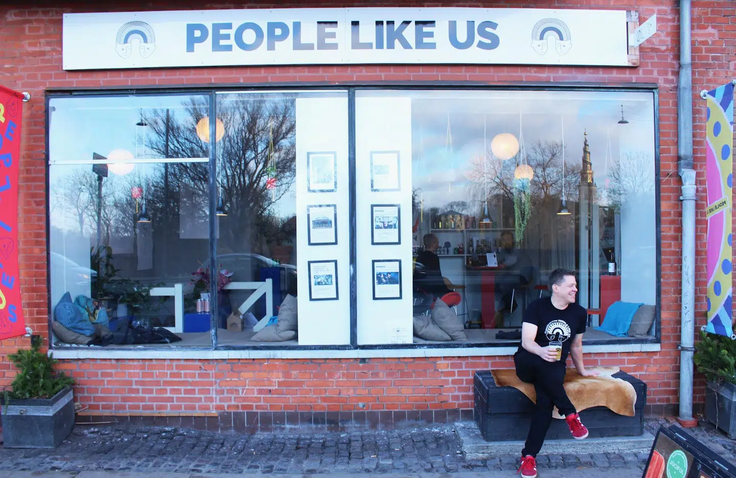 I Bottleshoppen på Vermlandsgade 2 på Amager kan man komme ind og købe øl og hilse på medarbejderne. Foto: Mathias Røn Poulsen.