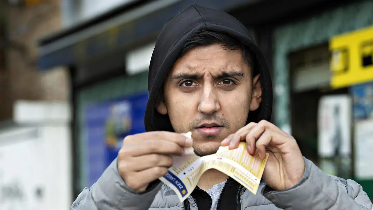 Adnan Mohammad har udelukket sig selv fra alt online-spil, og han er i behandling for ludomani.