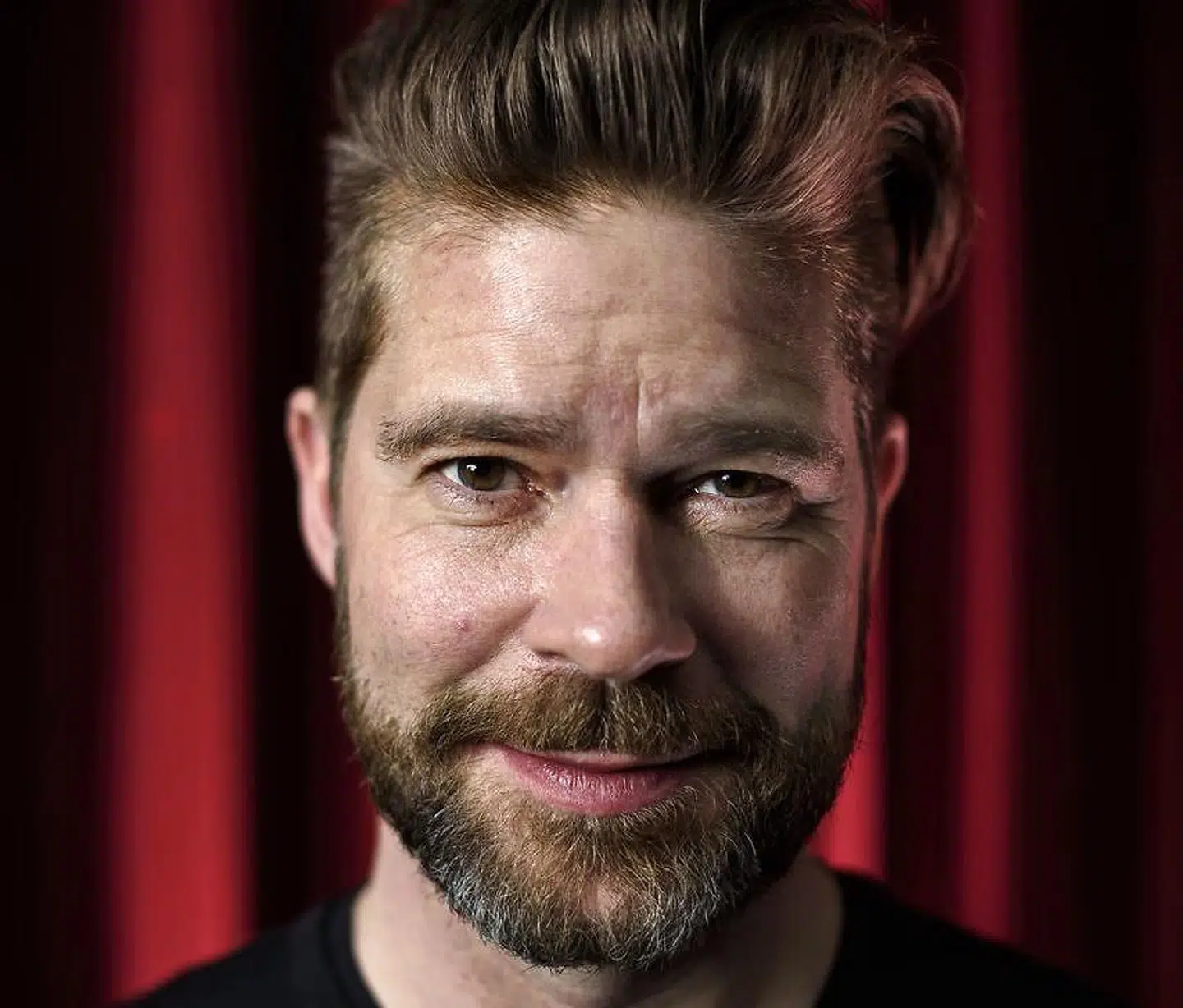 Søren Rasted i sit studie hvor han optager "Den grå side"