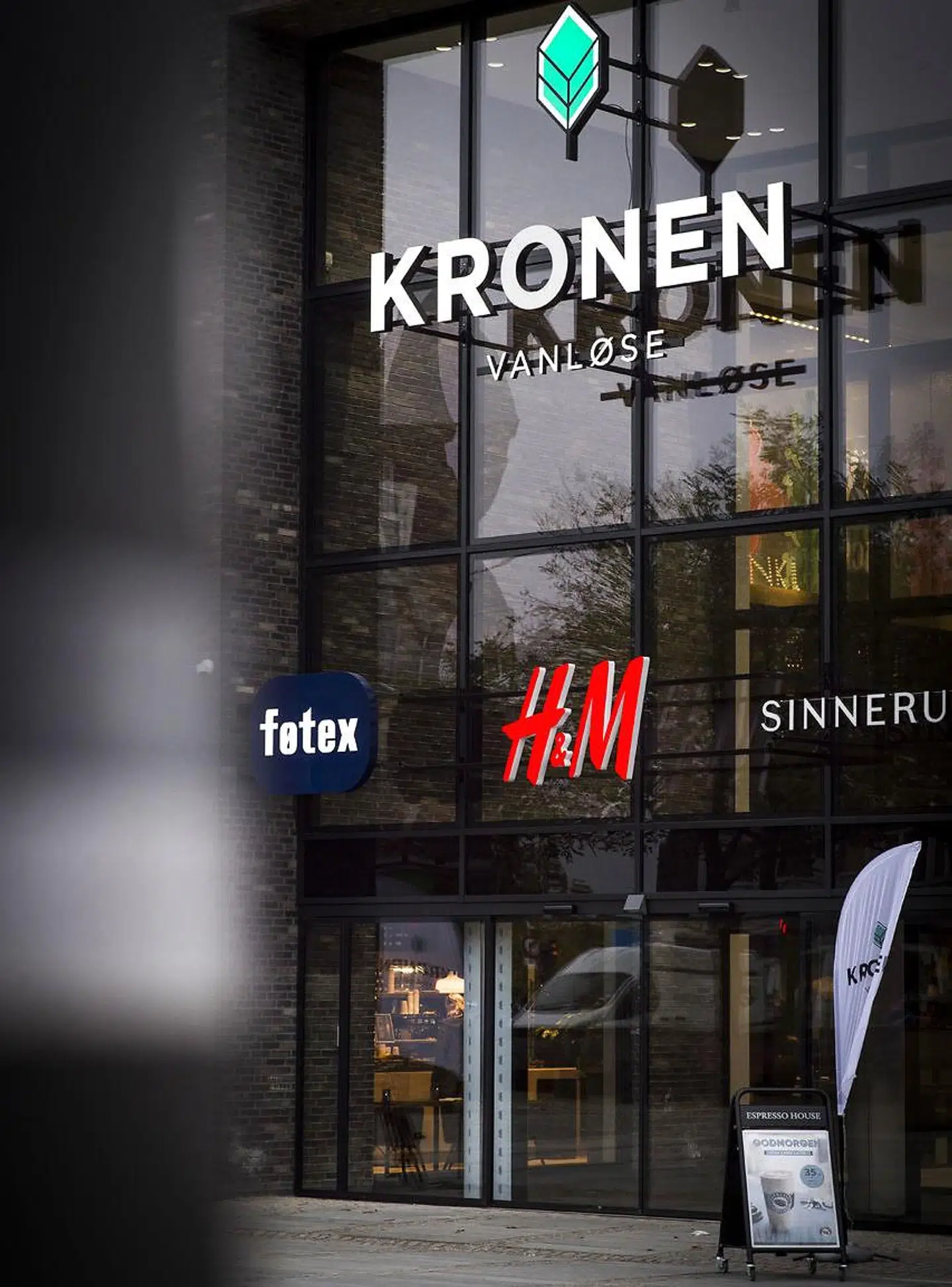 Ejerne af de bygninger, der huser butikscenteret Kronen, er gået konkurs.