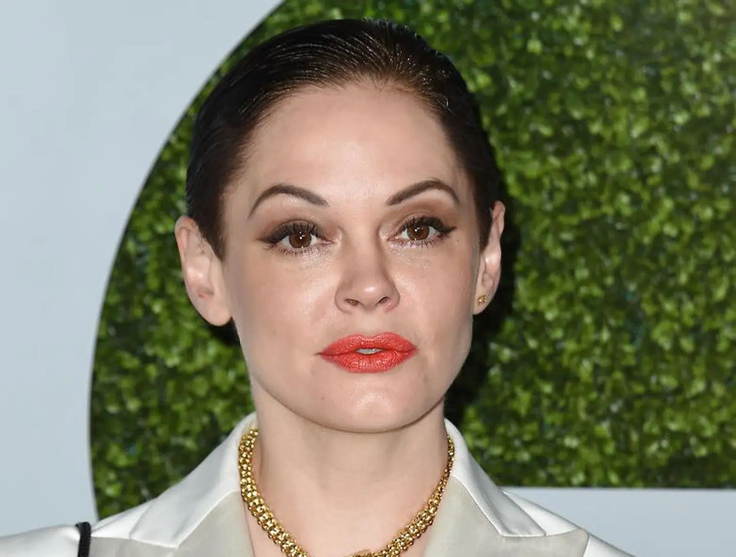 Rose McGowan langer ud efter Natalie Portman.