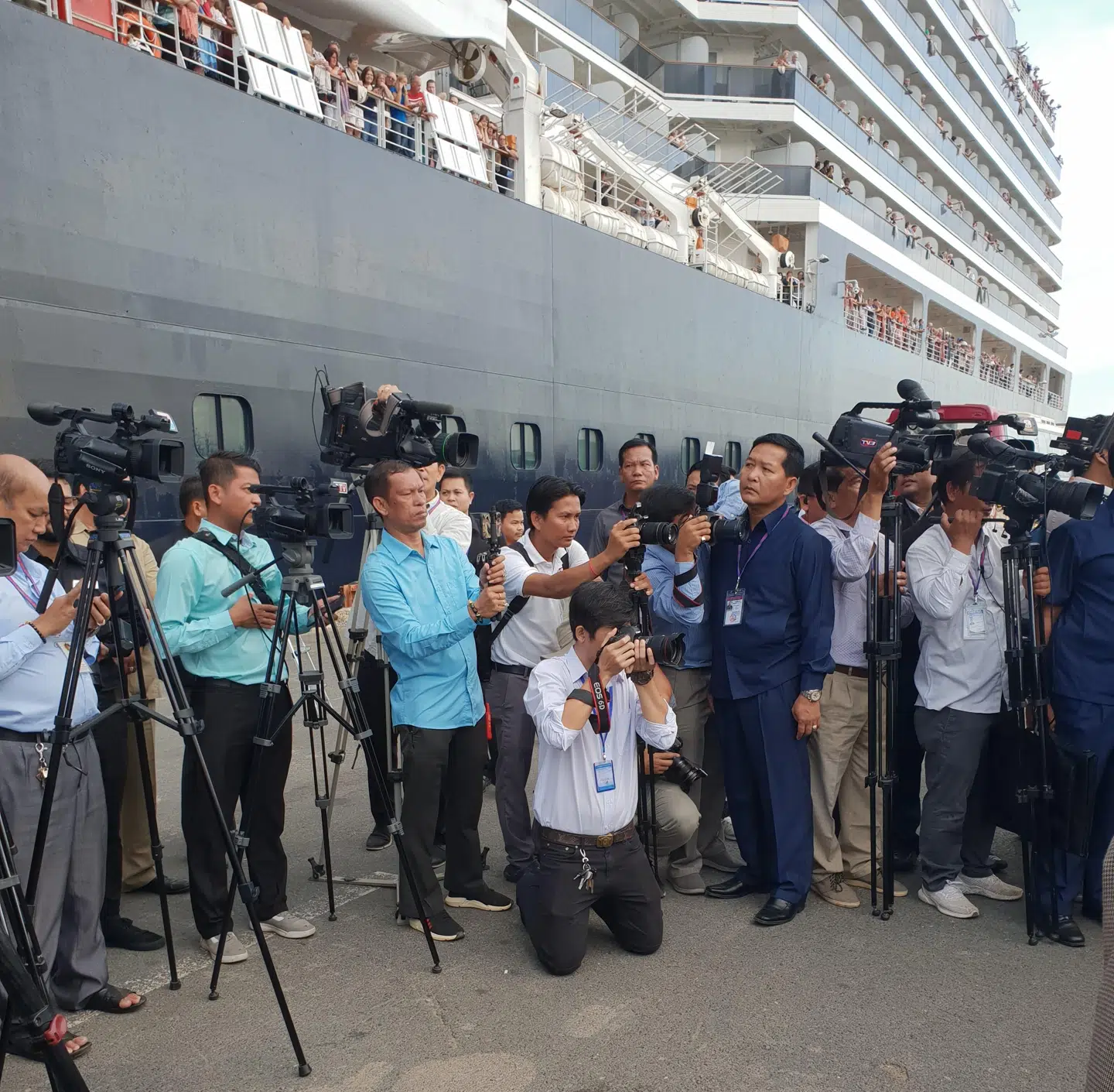 Stort presseopbud i Cambodia.