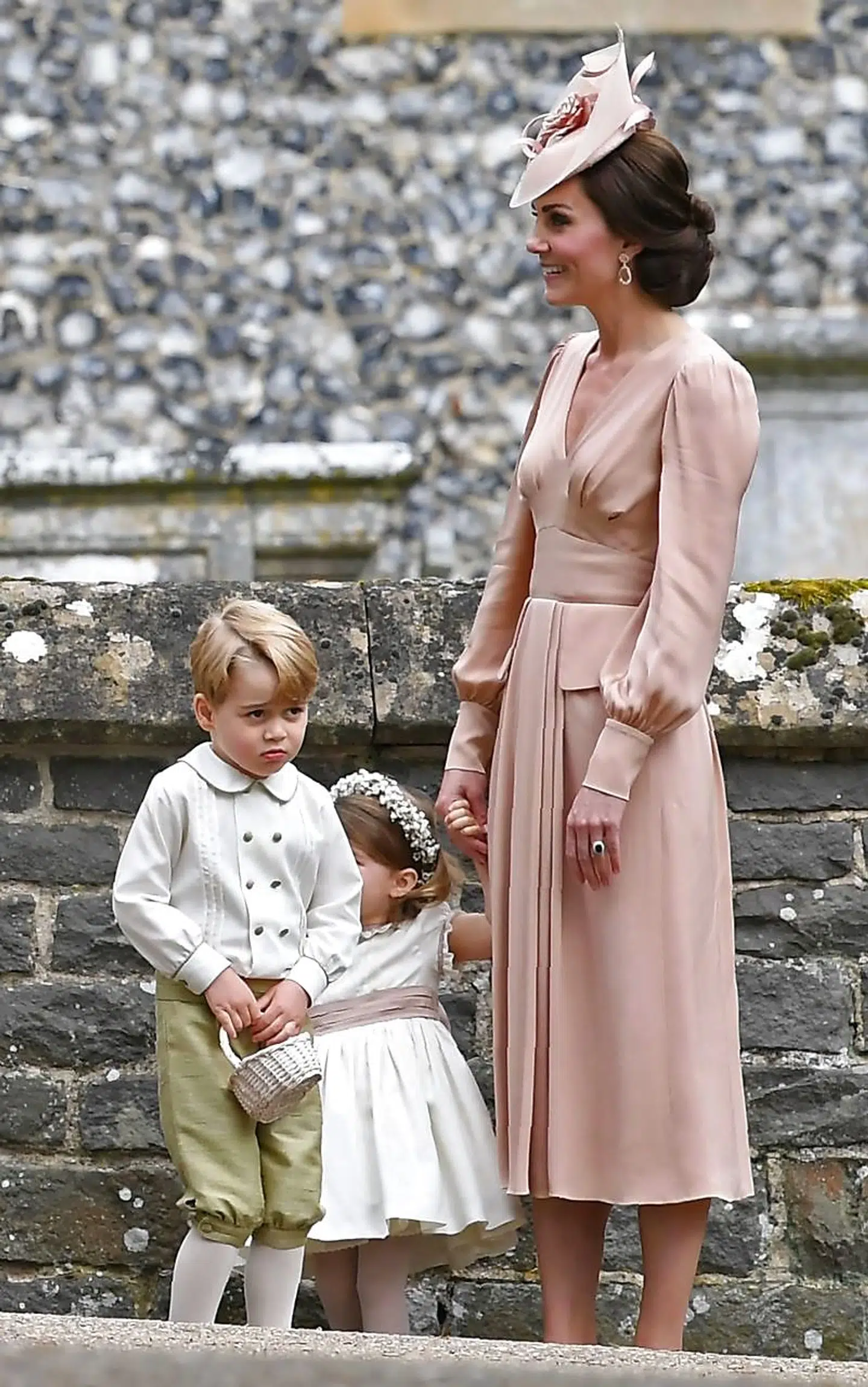 Også ved sin søster Pippas bryllup, trak hertuginde Kate i en kjole fra Alexander McQueen.