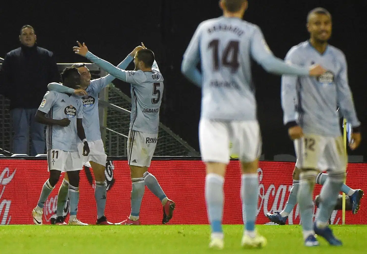 Celta fejrer Pione Sistos (tv.) sejrsmål i de døende minutter mod Sevilla.