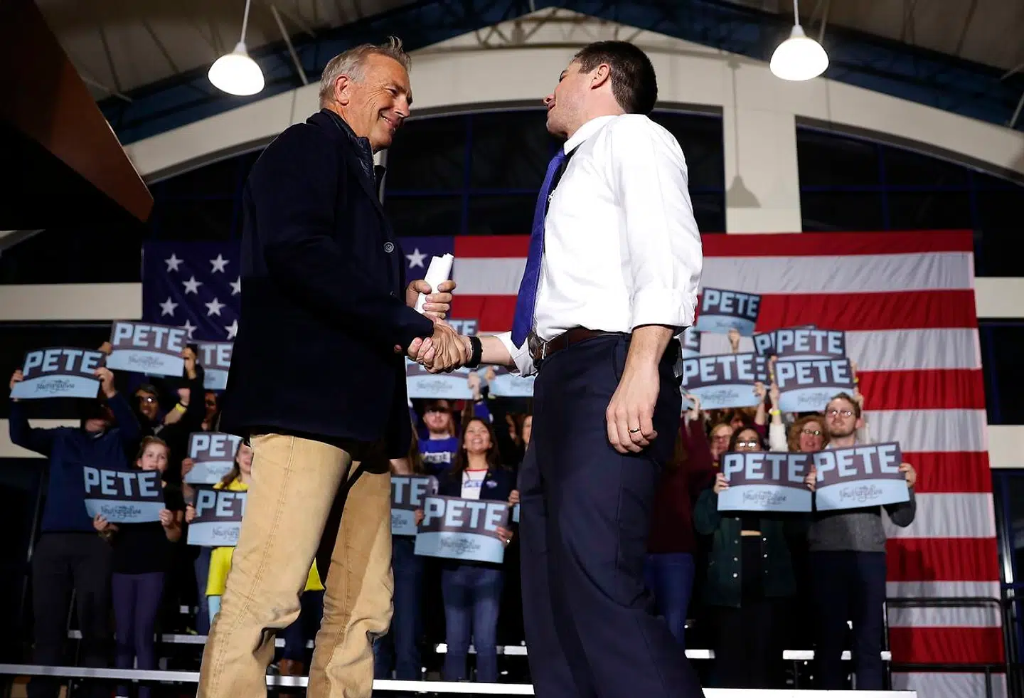 Pete Buttigieg og Kevin Costner.