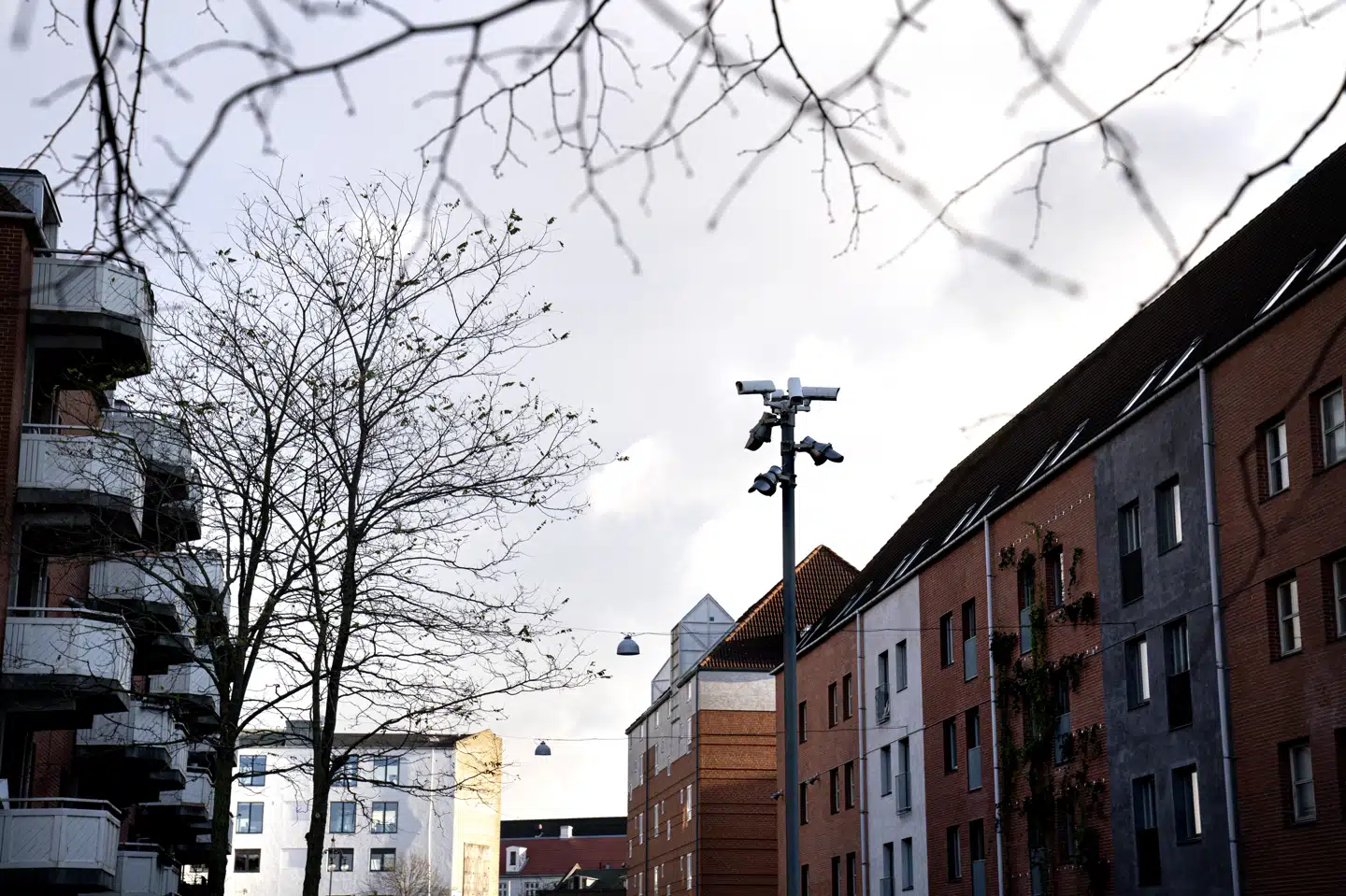 Mjølnerparken i København, mandag den 2. december 2019. Mjølnerparken i København i figurerer på regeringens årlige ghettoliste, som blev offentliggjort den 1. december 2019. I år er der 28 almene boligområder på den såkaldte ghettoliste, som er udarbejdet af Boligministeriet. Det er tre færre end forrige år. Ida Guldbæk Arentsen/Ritzau Scanpix